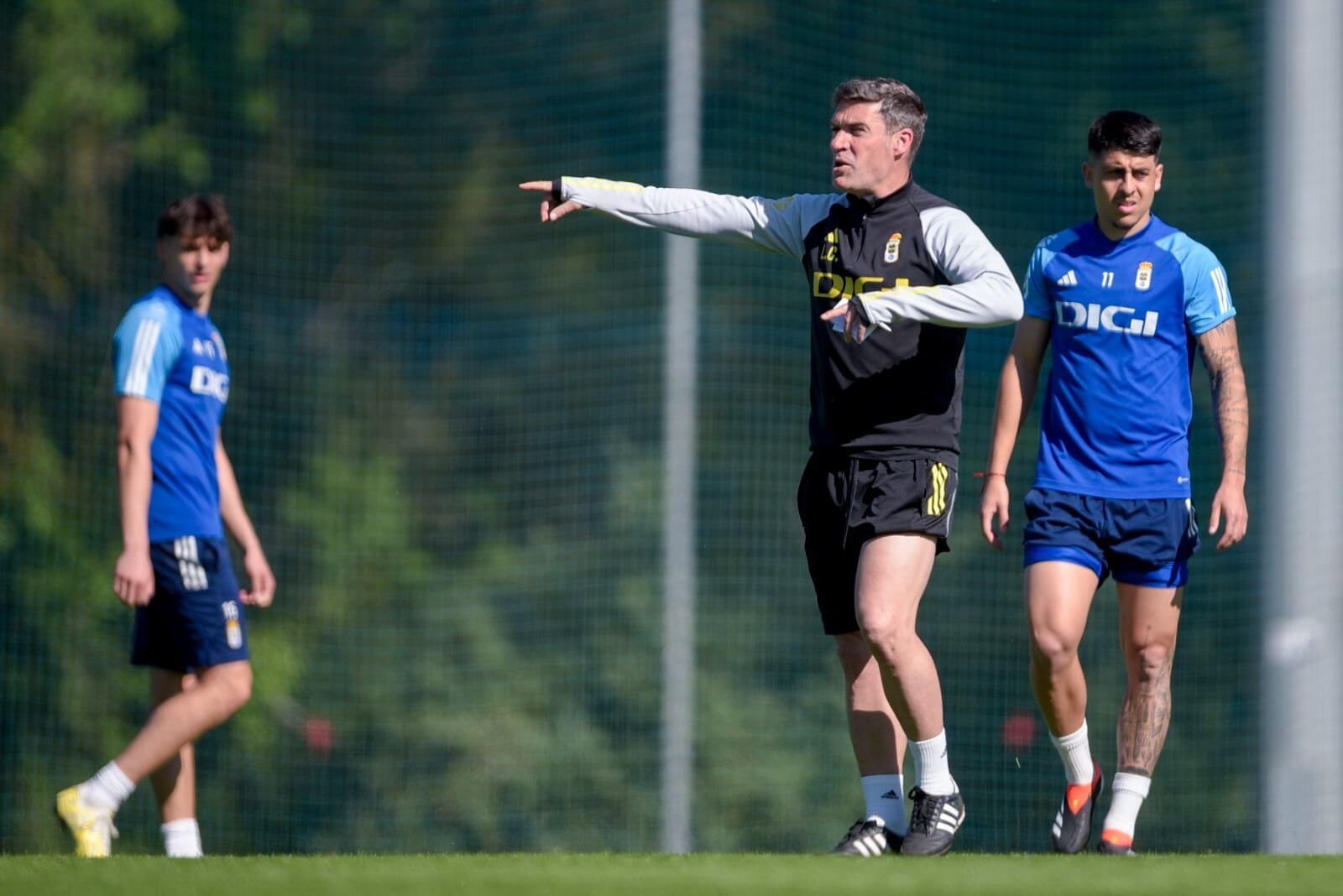 Luis Carrión, durante un entrenamiento del Real Oviedo en El Requexón.