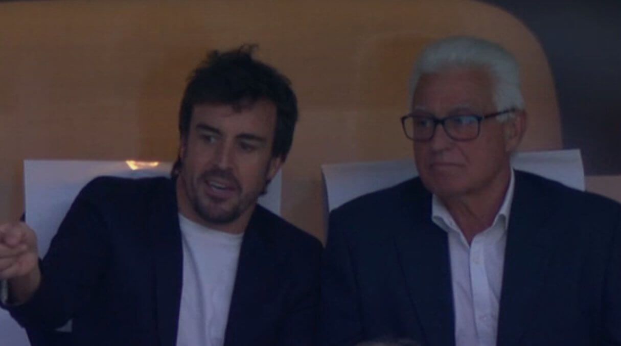  Fernando Alonso en las gradas del Santiago Bernabéu