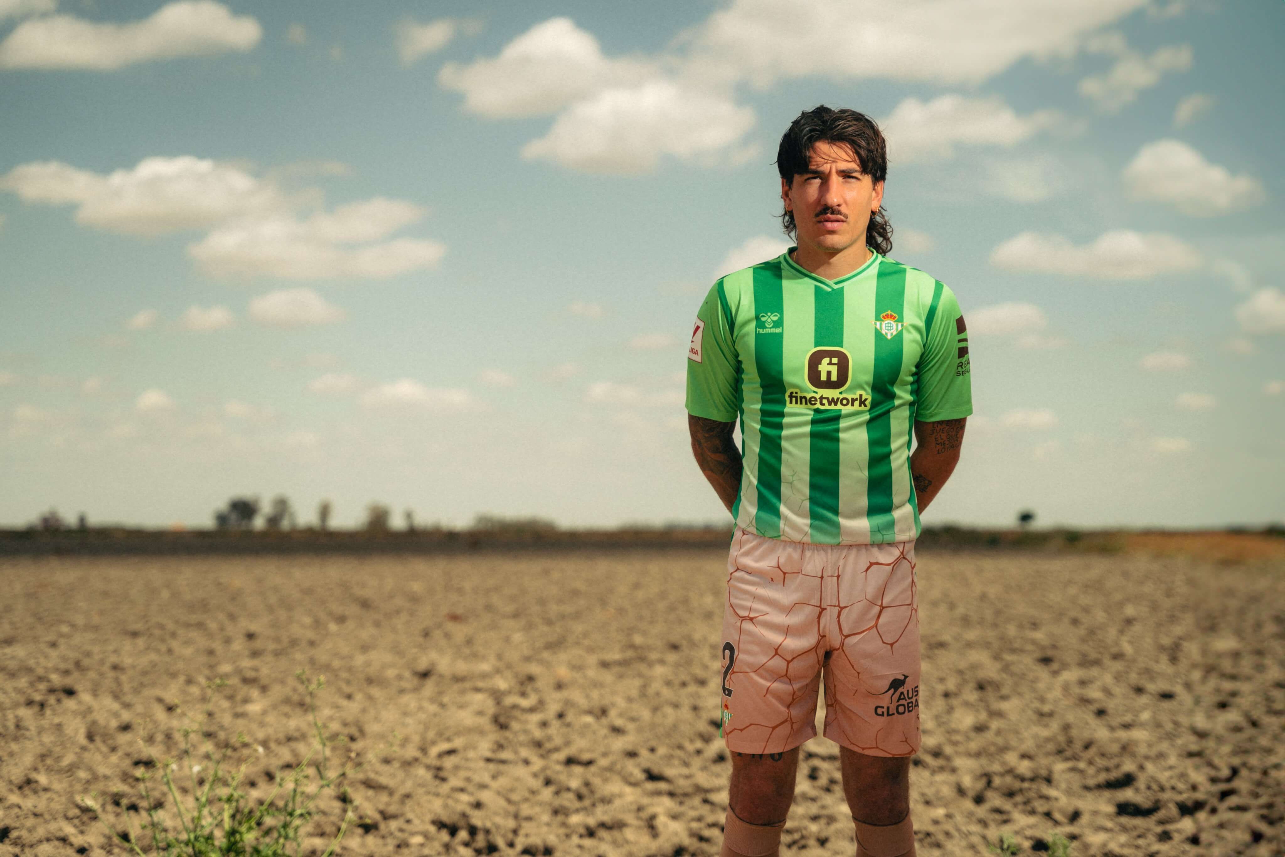  El Betis presenta su camiseta especial.