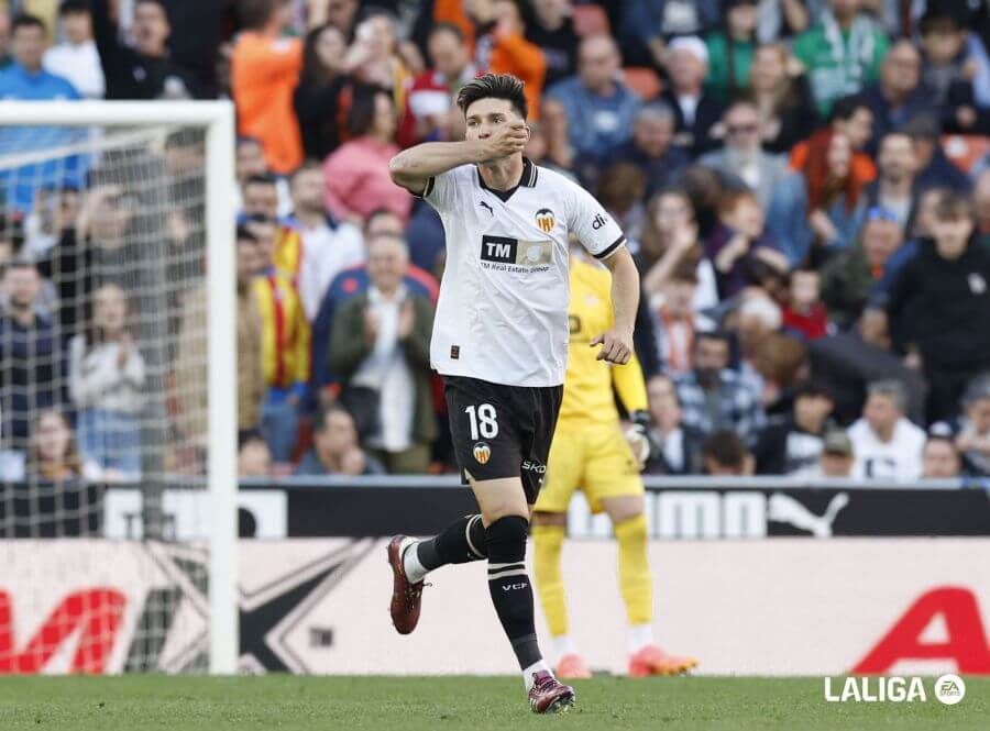  Pepelu celebra su gol al Real Betis.