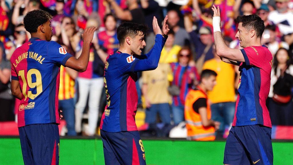 El FC Barcelona celebra un gol de Lewandowski (Cordon Press)