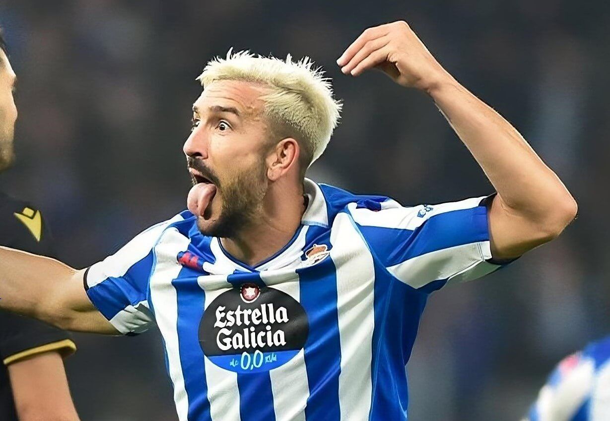 Pablo Martínez celebra su gol al Castellón.