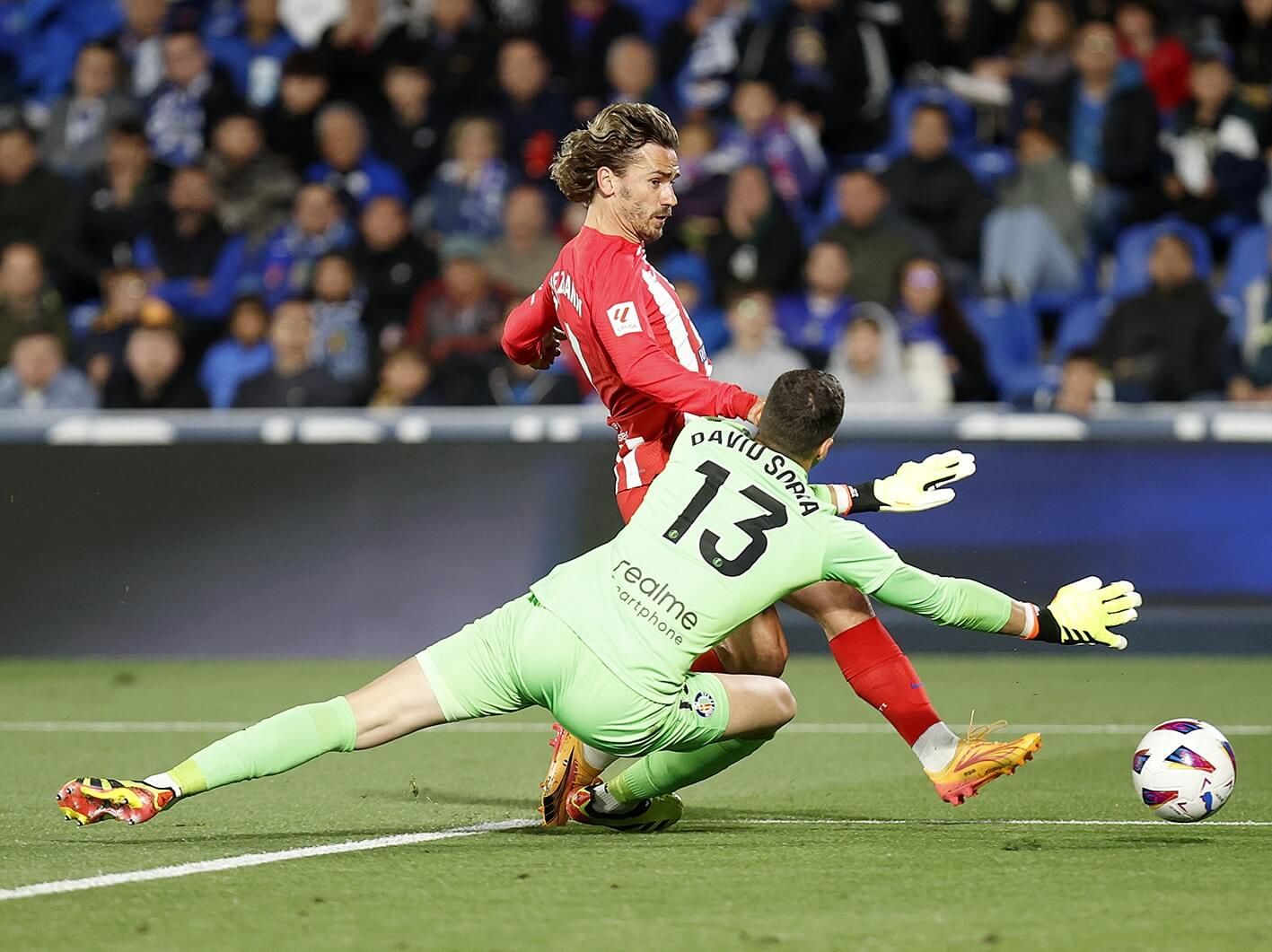  Antoine Griezmann bate a David Soria en el Getafe-Atlético.