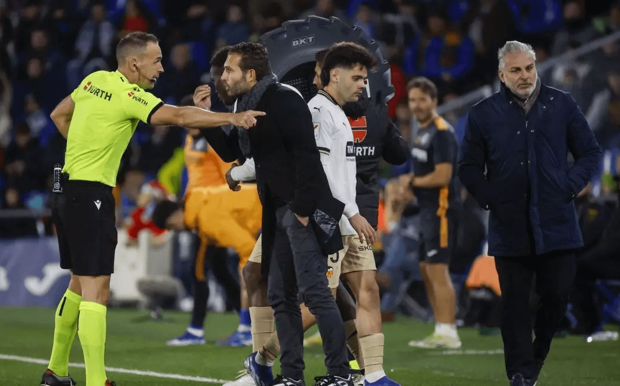  Guillermo Cuadra Fernández habla con Baraja en un Valencia-Getafe