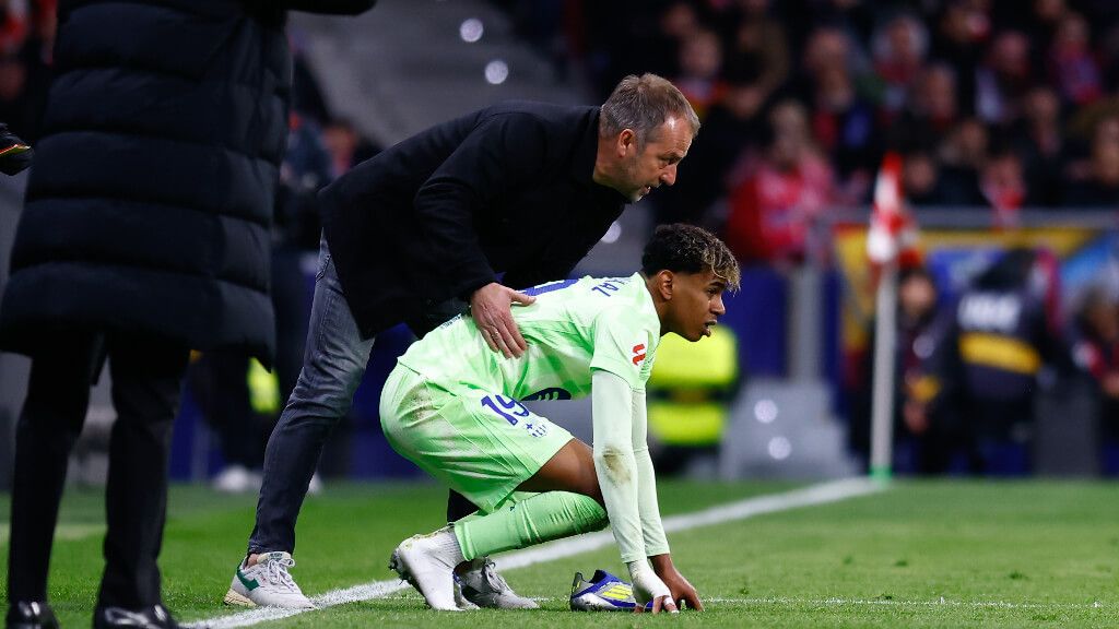  Hansi Flick y Lamine Yamal en un partido del Barcelona (Fuente: Europa Press)