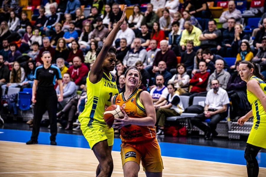  Hazaña taronja en la cancha del ZVVZ USK Praha (75-82)