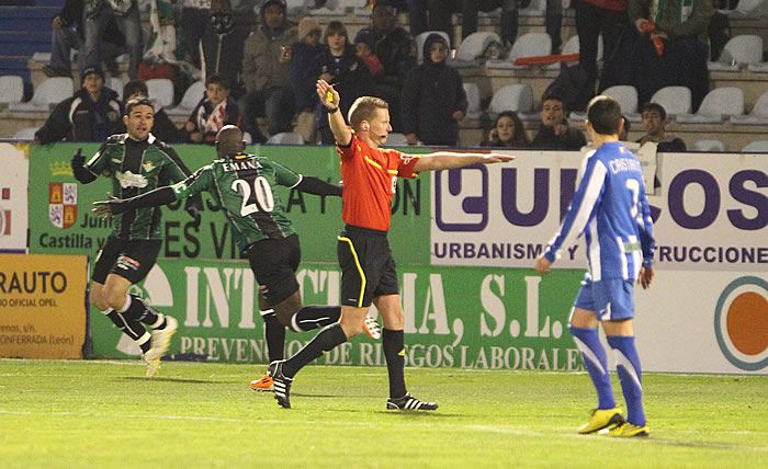  Hernández Hernández en el Ponferradina-Betis.
