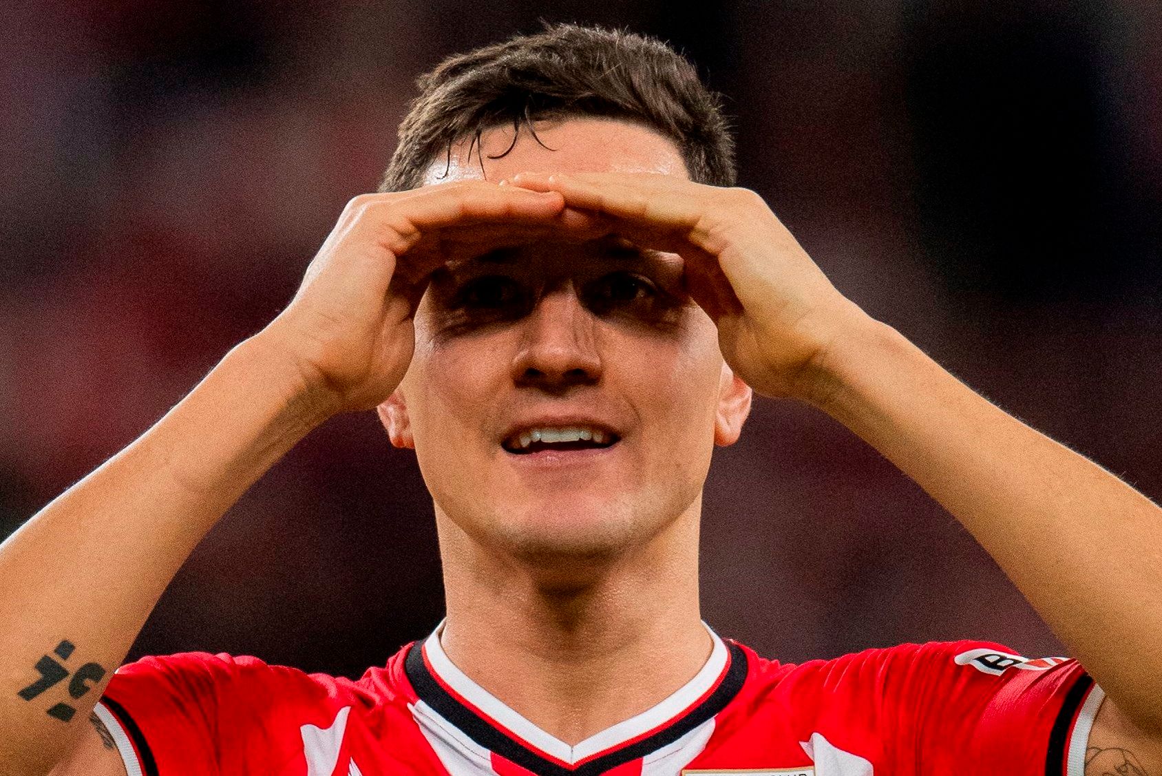  El centrocampista bilbaíno Ander Herrera mira al futuro.