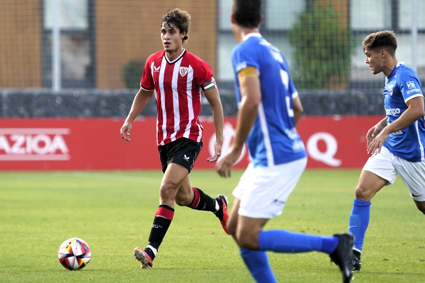  Hugo Rincón, lateral del Bilbao Athletic en Lezama.