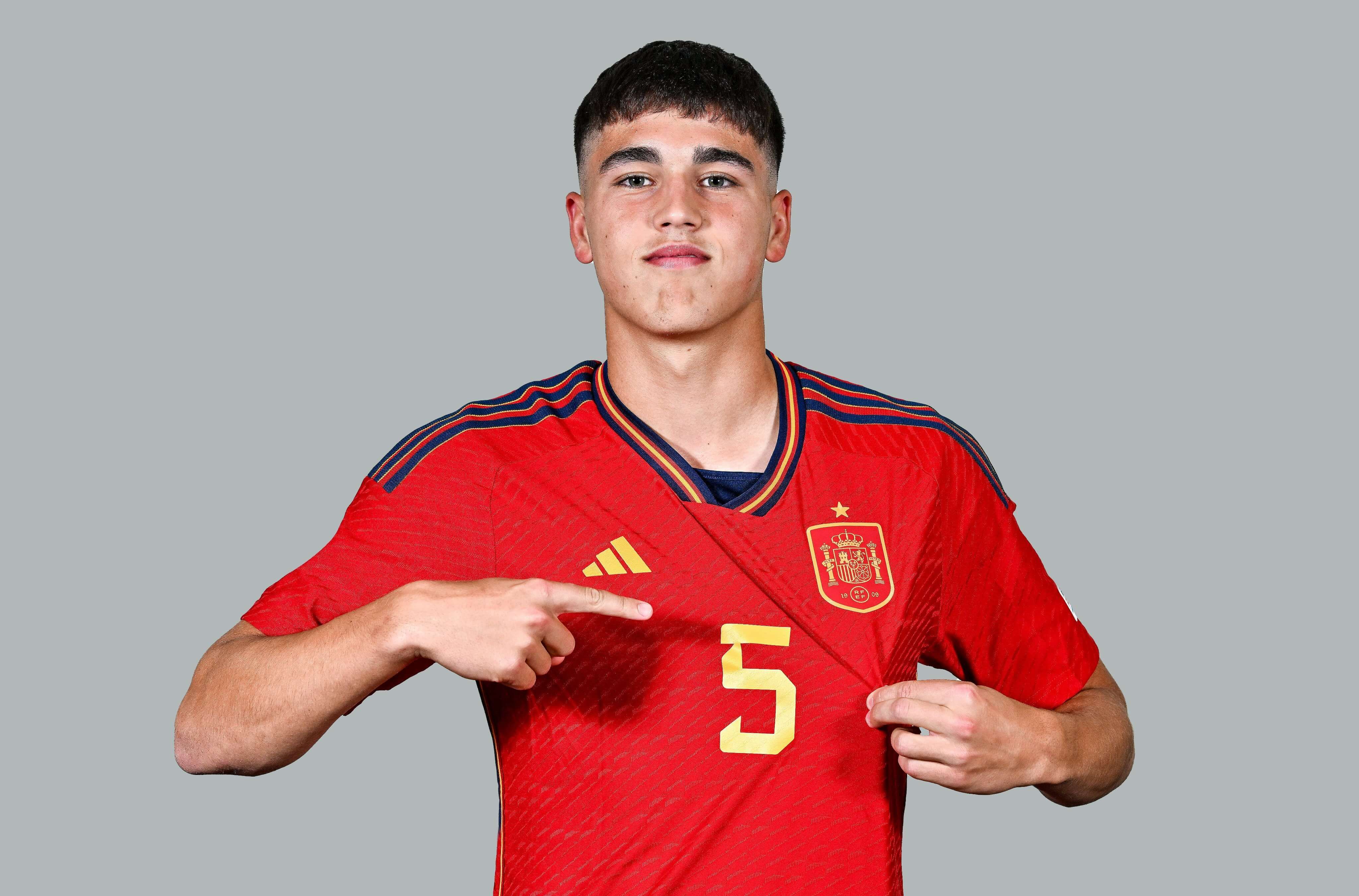  Pau Cubarsí debuta con la selección de Luis de la Fuente.