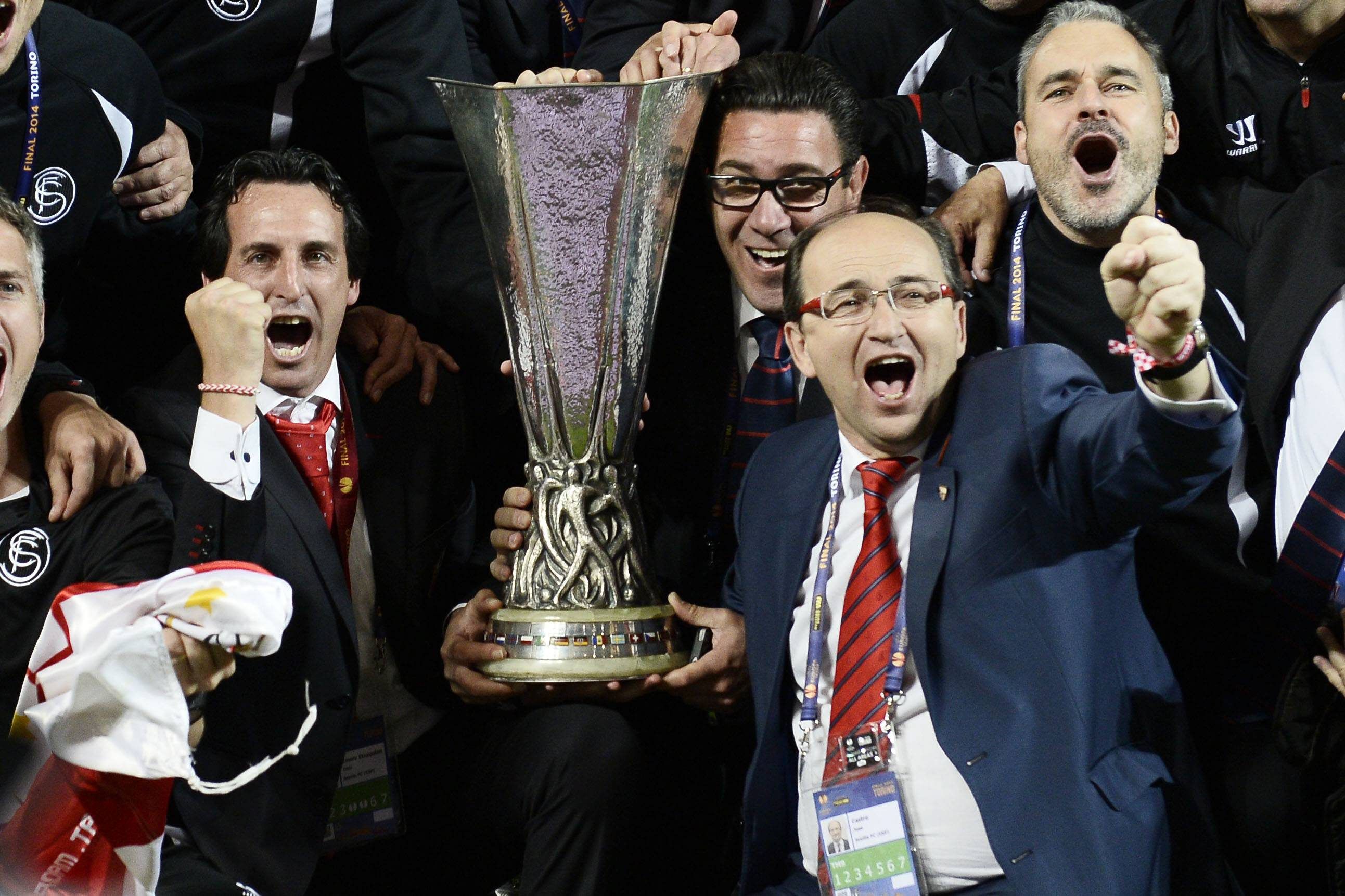  José Castro celebra la Europa League ganada por el Sevilla en Turín.