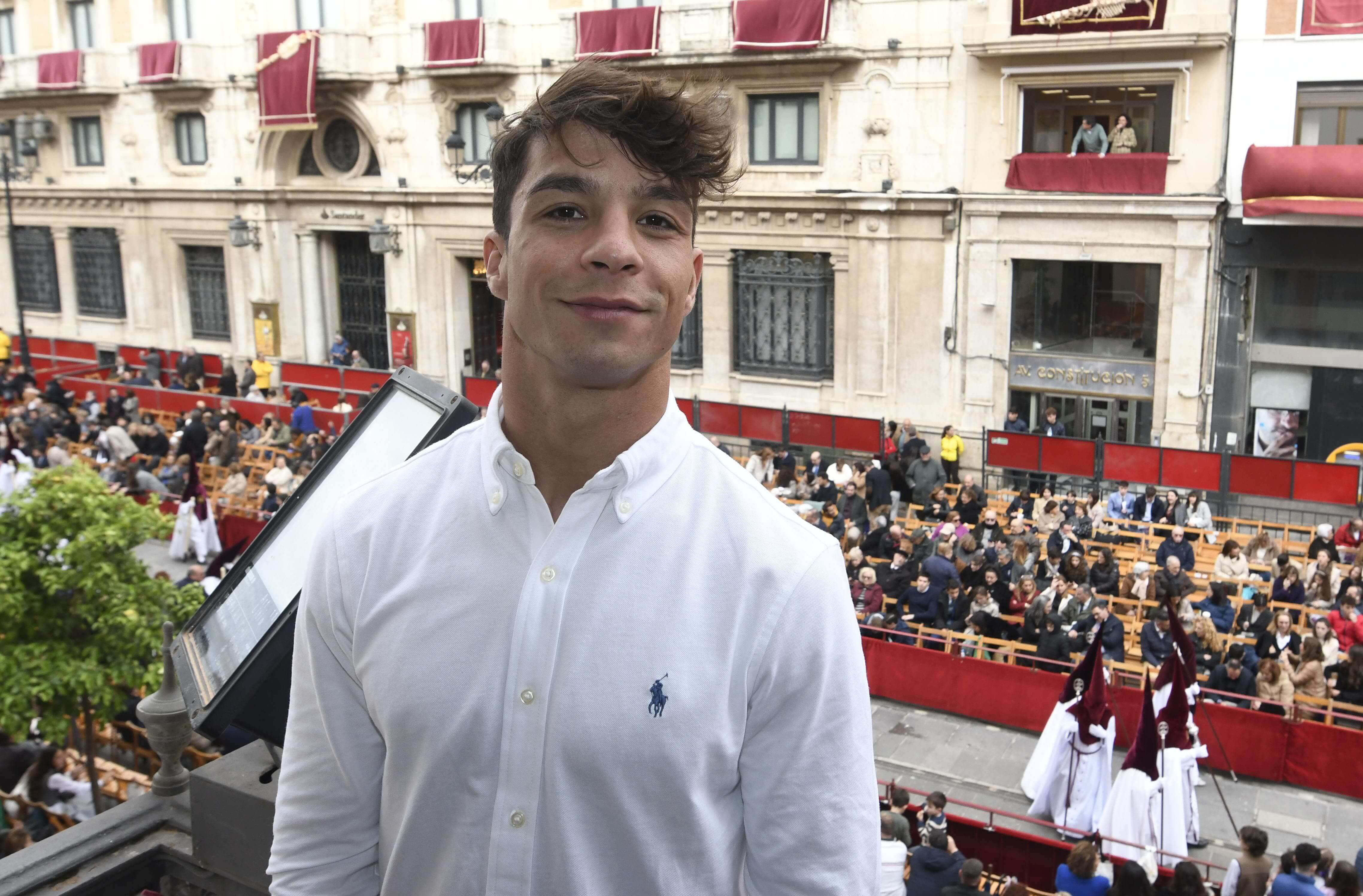  Óliver Torres en el balcón de ElDesmarque (Fuente: Kiko Hurtado)