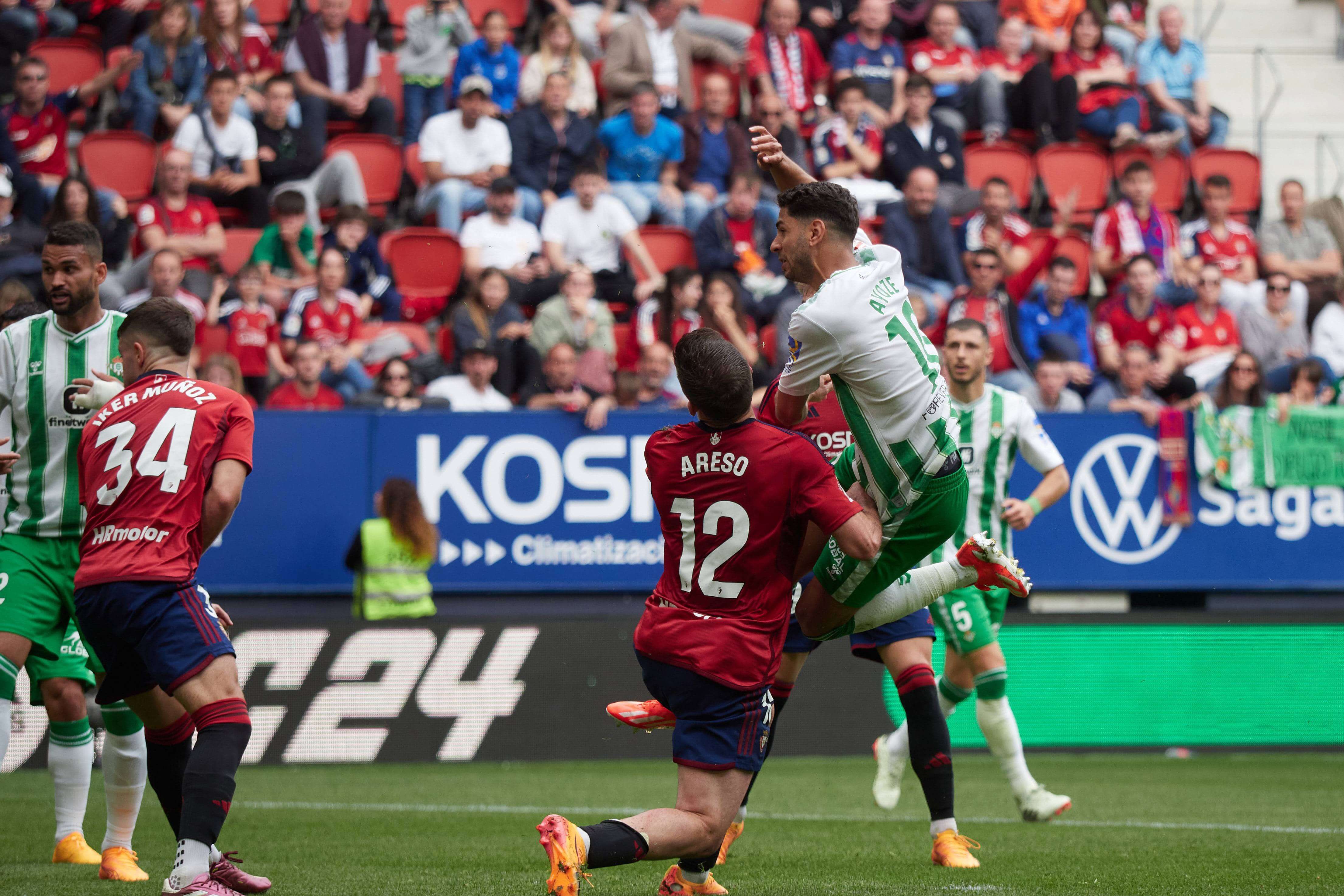  Ayoze Pérez en el remate del gol (foto: Cordón Press).