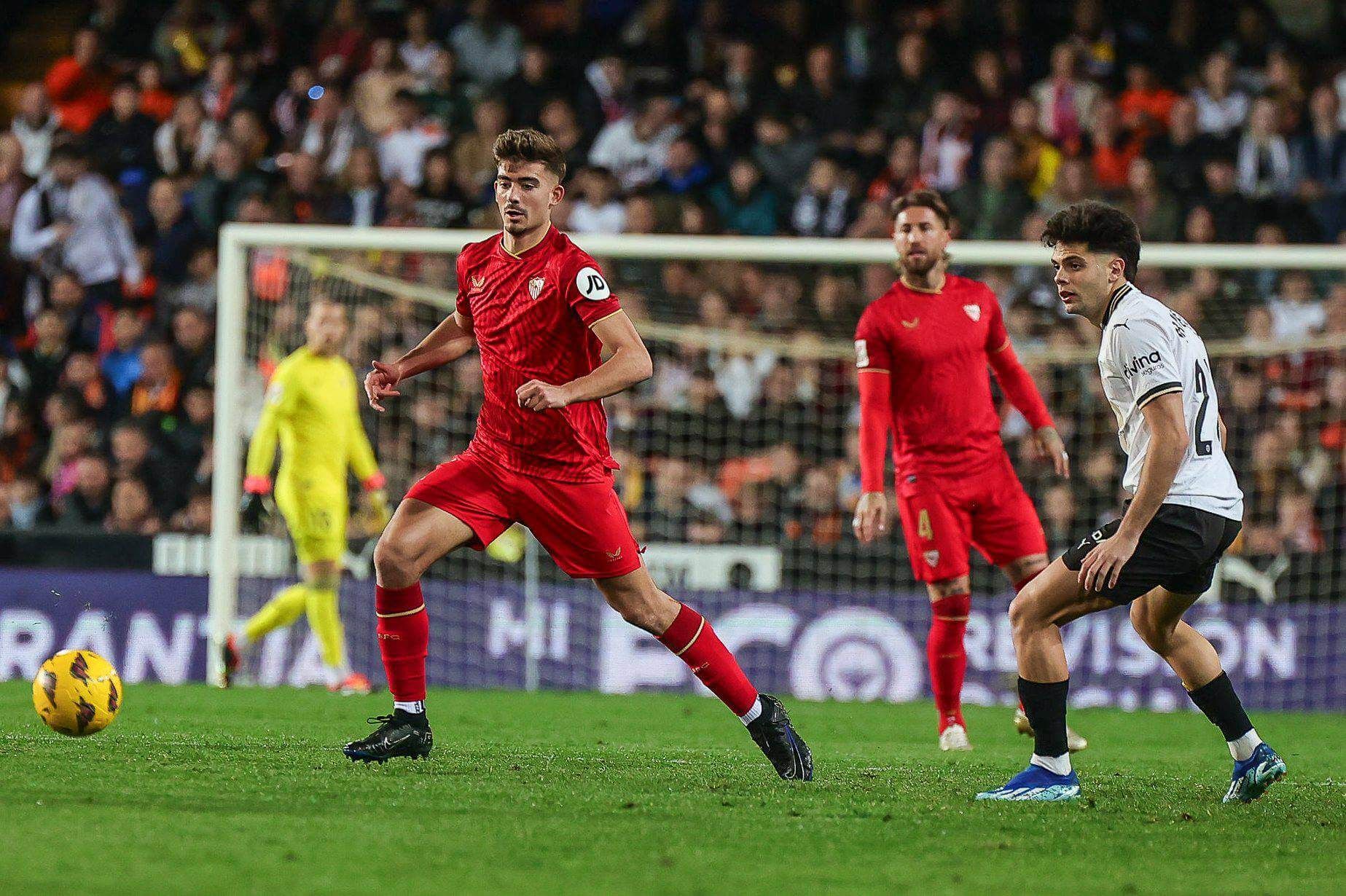  Kike Salas, en Mestalla.