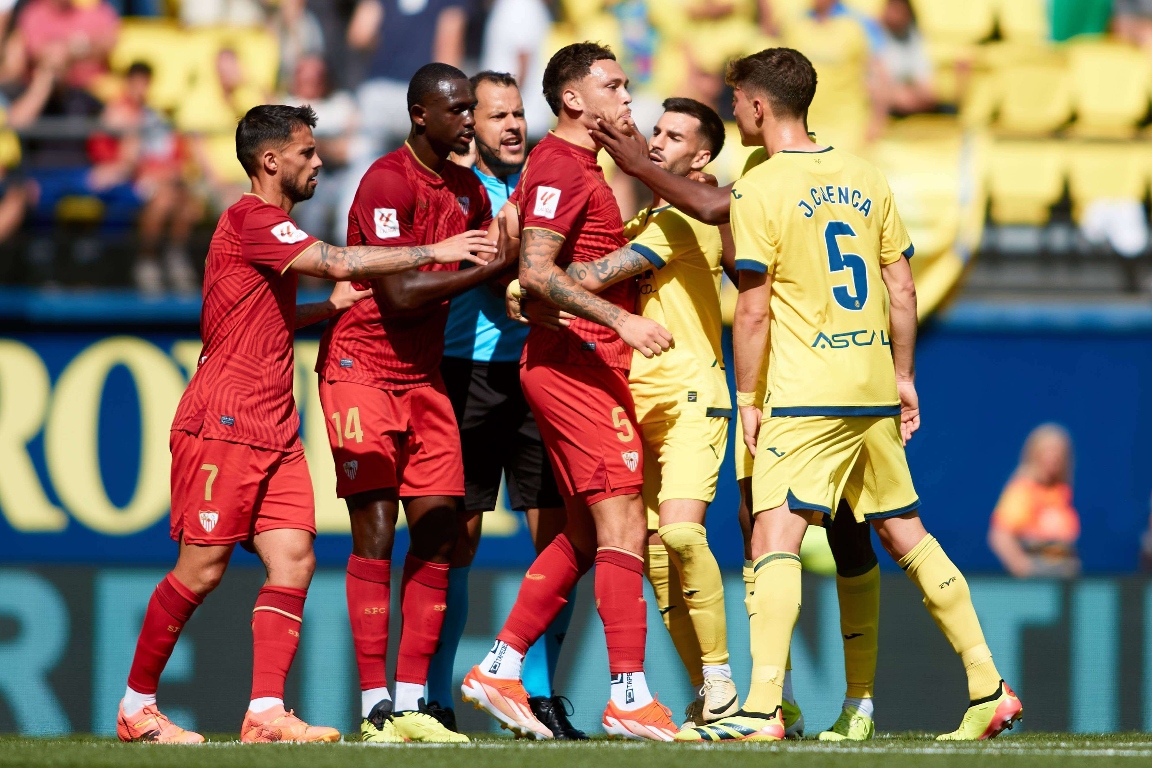  Ocampos, ante el Villarreal.