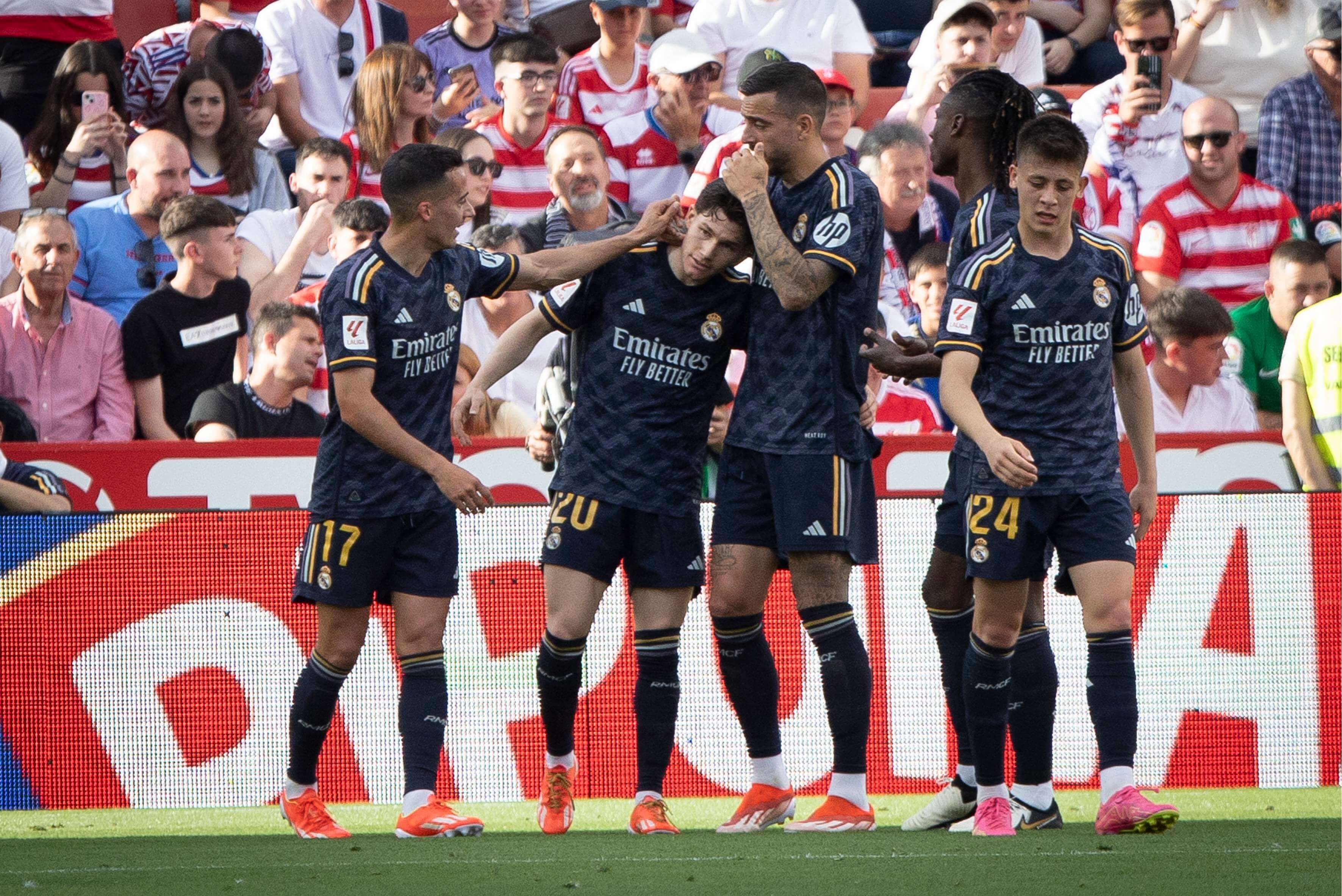  Lucas Vázquez, Joselu y Arda Güler celebran el gol de Fran García.