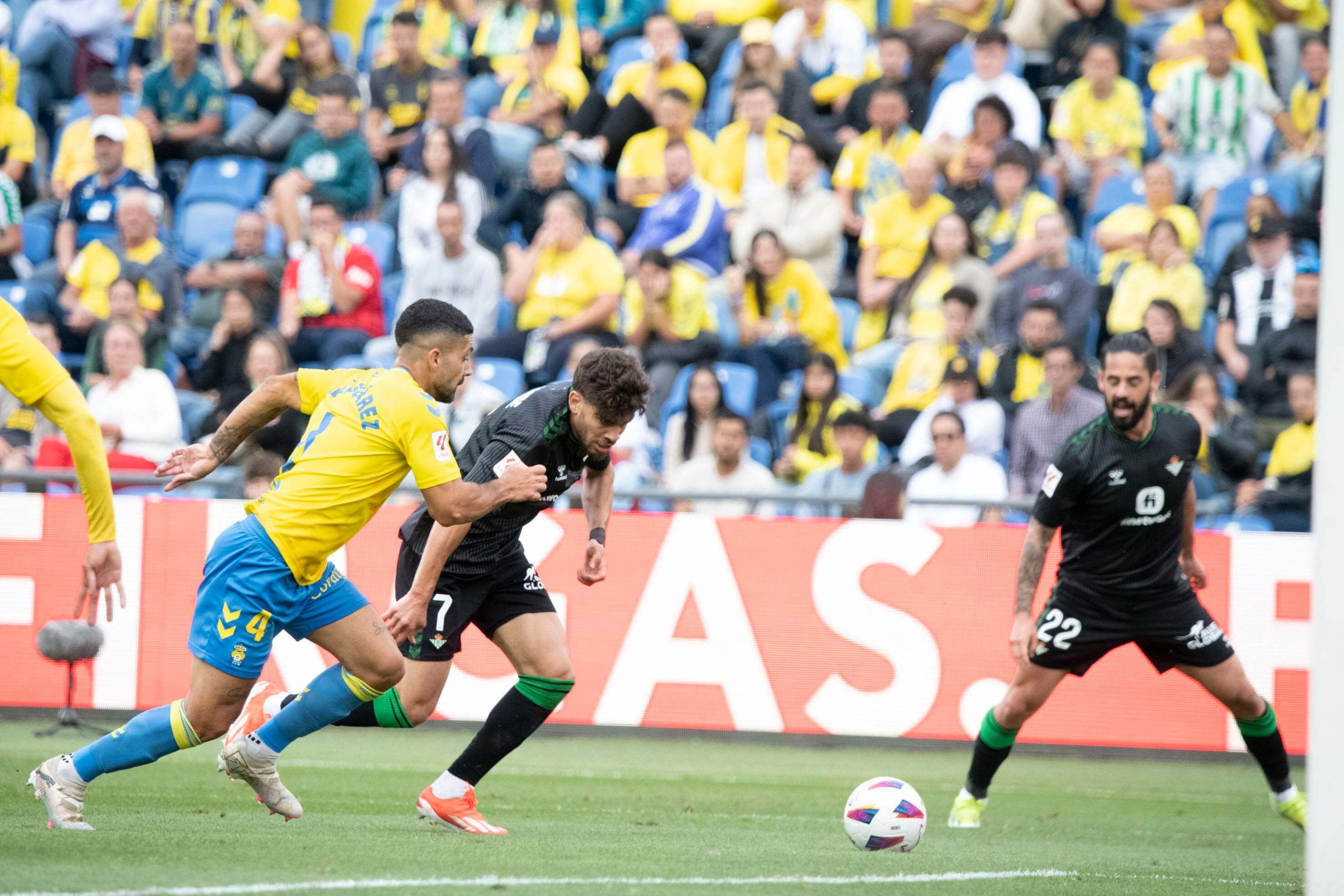 Ez Abde en una acción del partido (foto: Cordón Press).