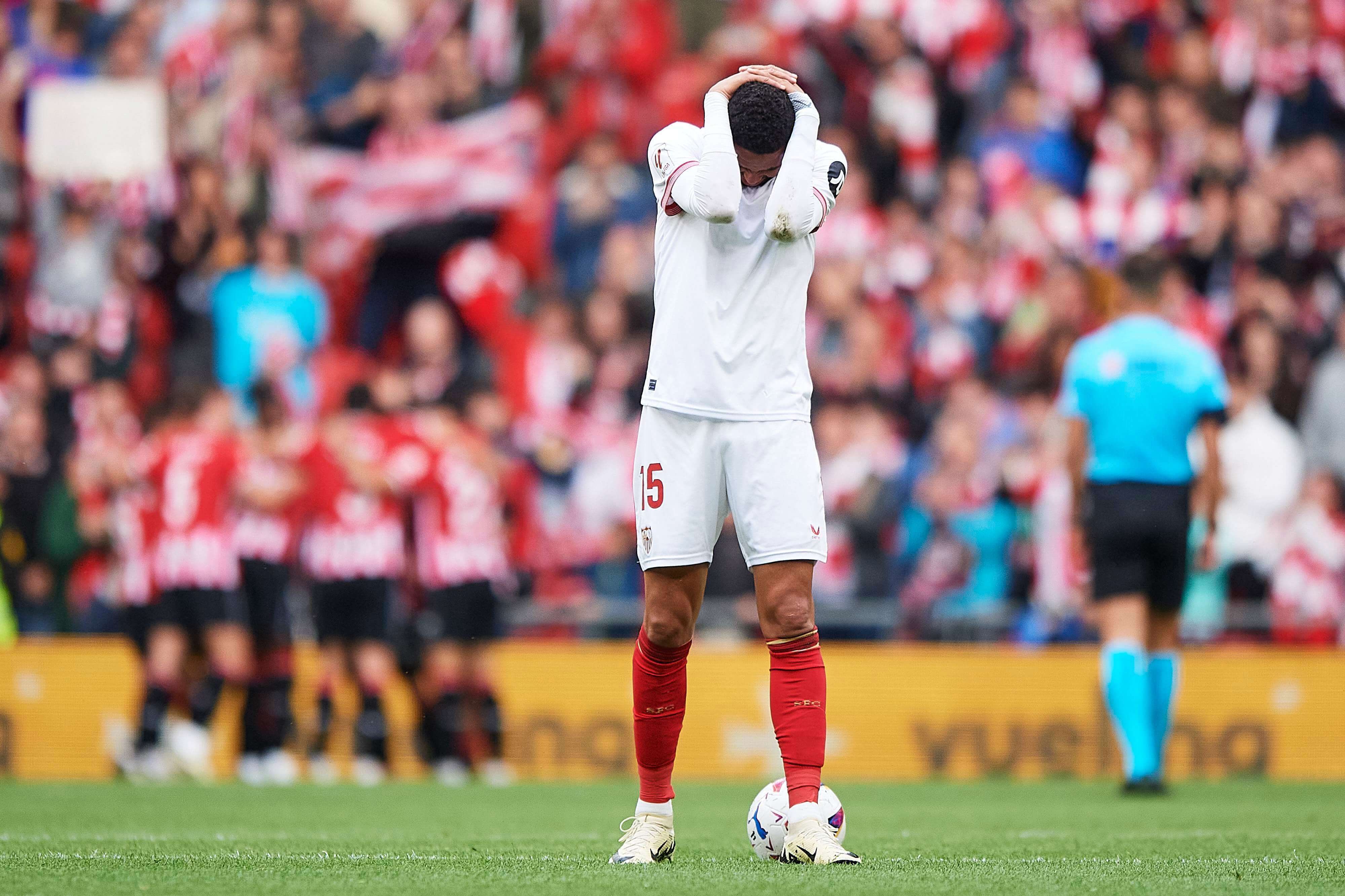  En-Nesyri, lamentando un gol del Athletic.