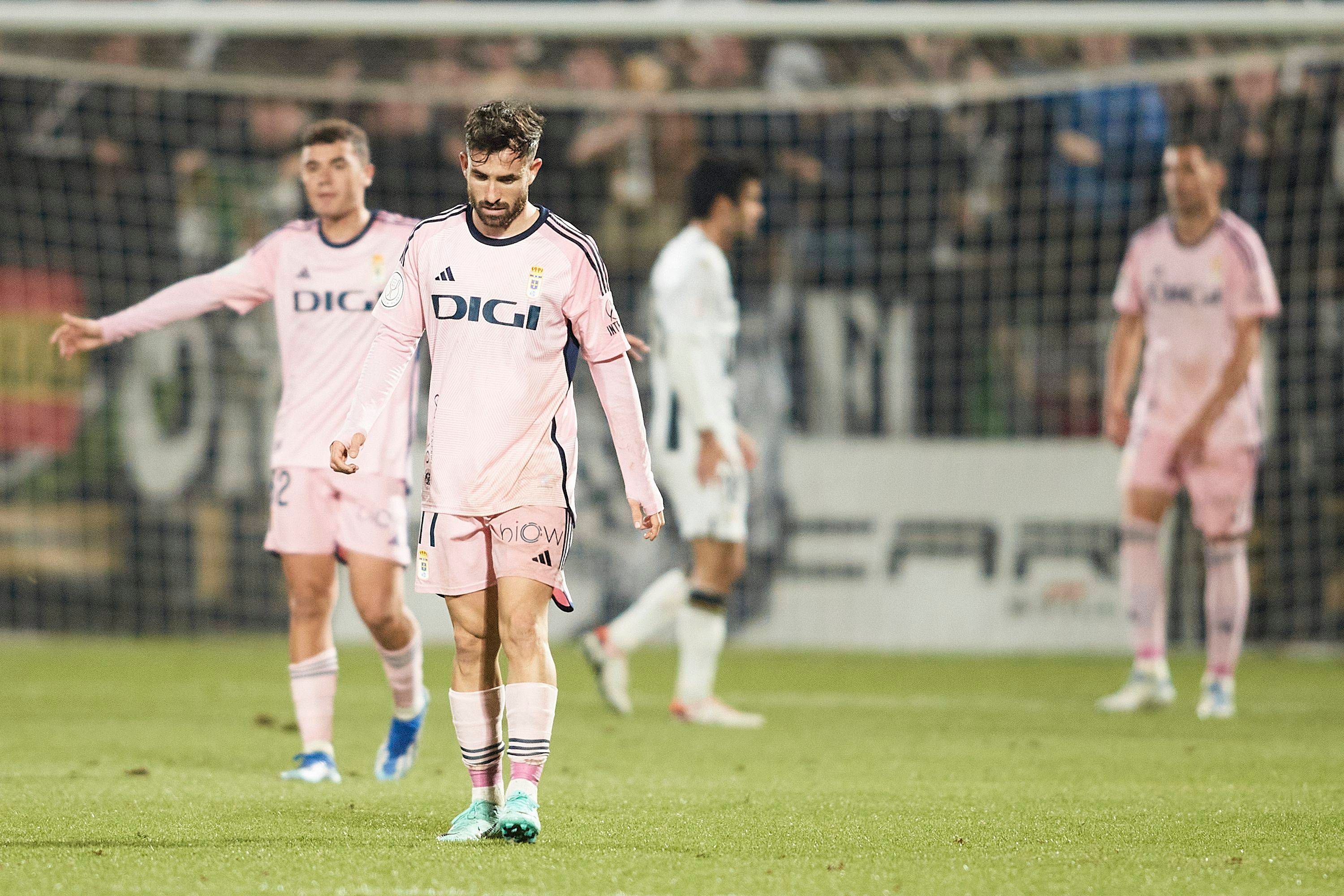 Sebas Moyano, cabizbajo en el Castellón - Real Oviedo.