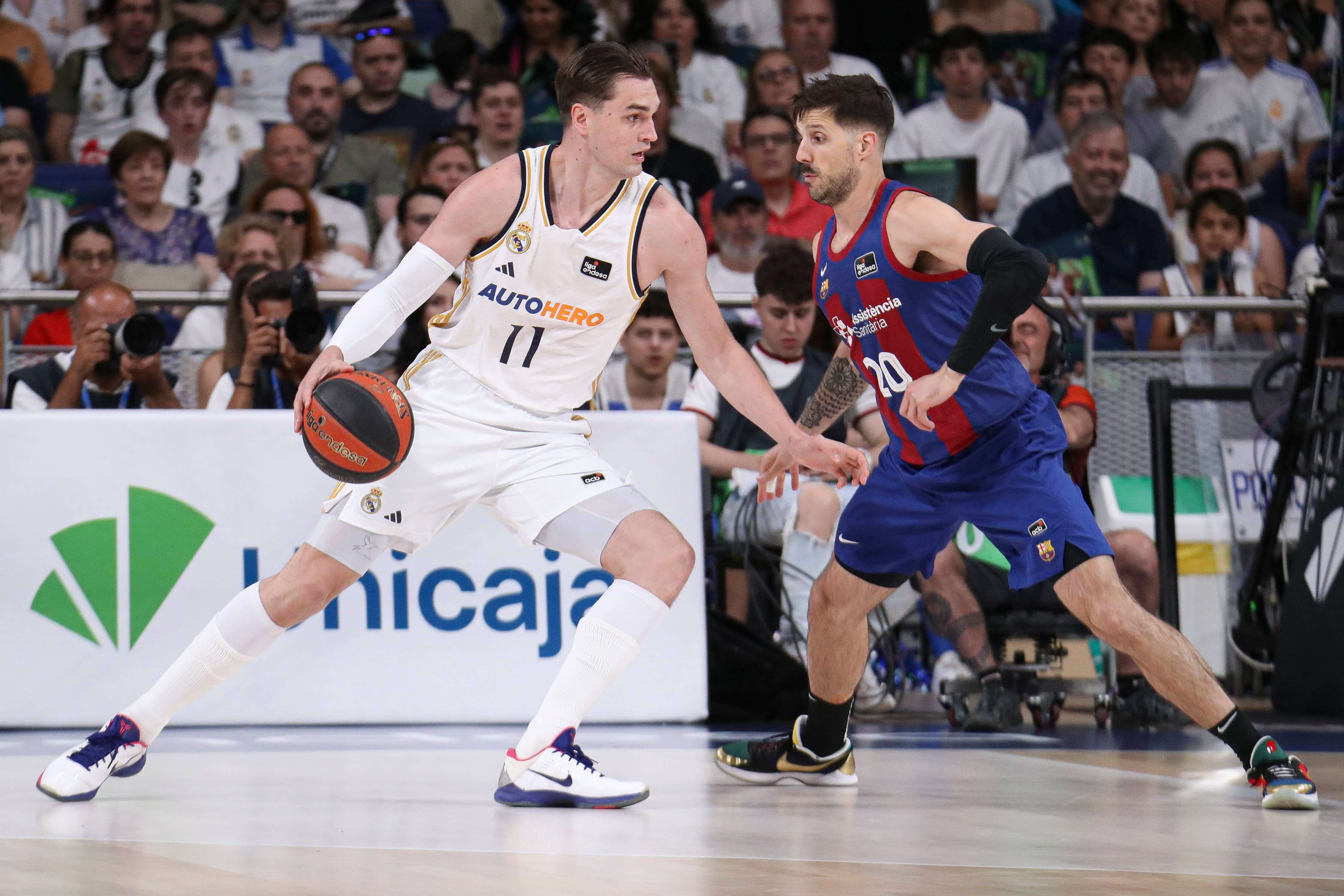 Mario Hezonja y Nico Laprovittola en el WiZink Center