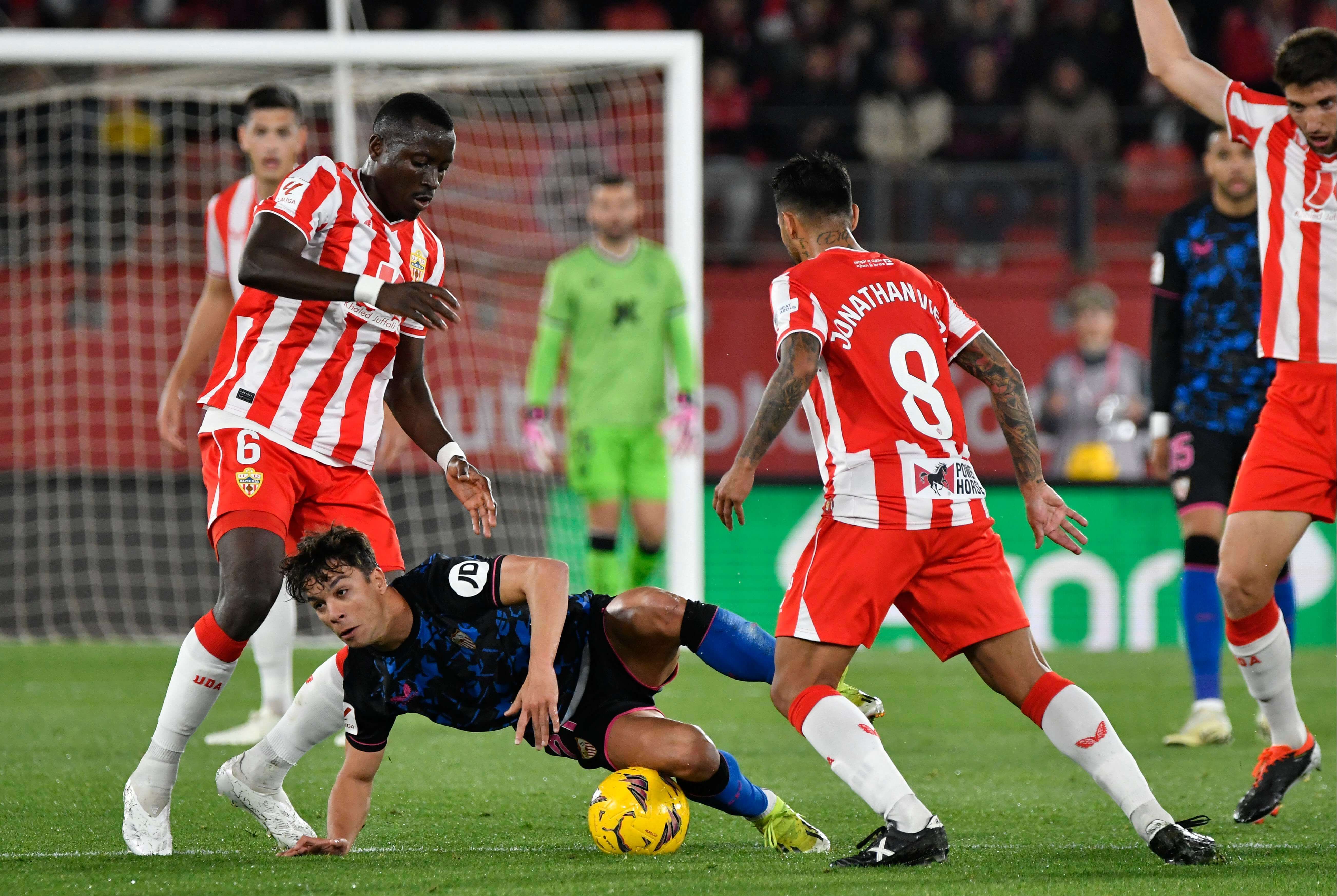  Óliver Torres, ante el Almería.
