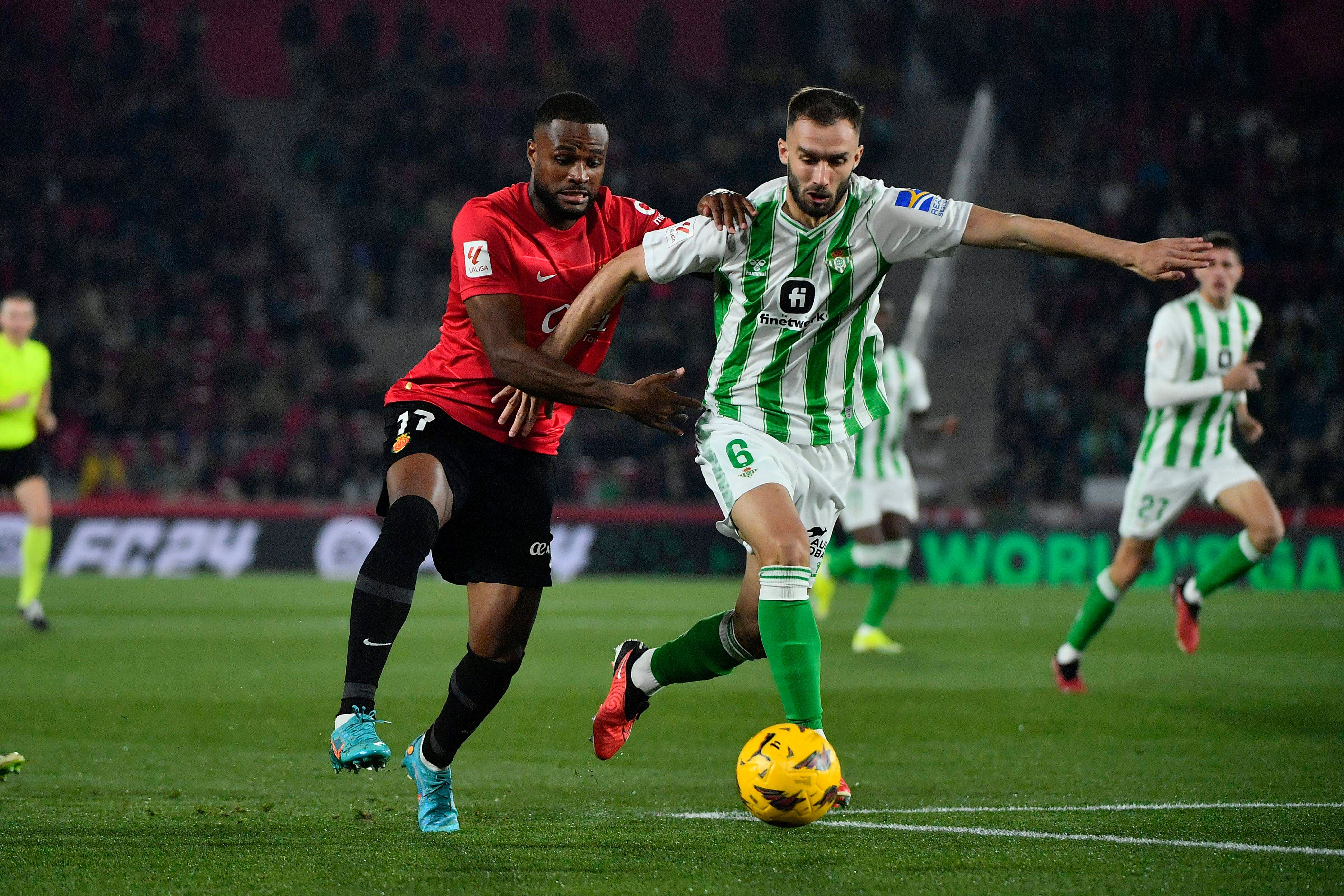 Germán Pezzella ante el Mallorca.
