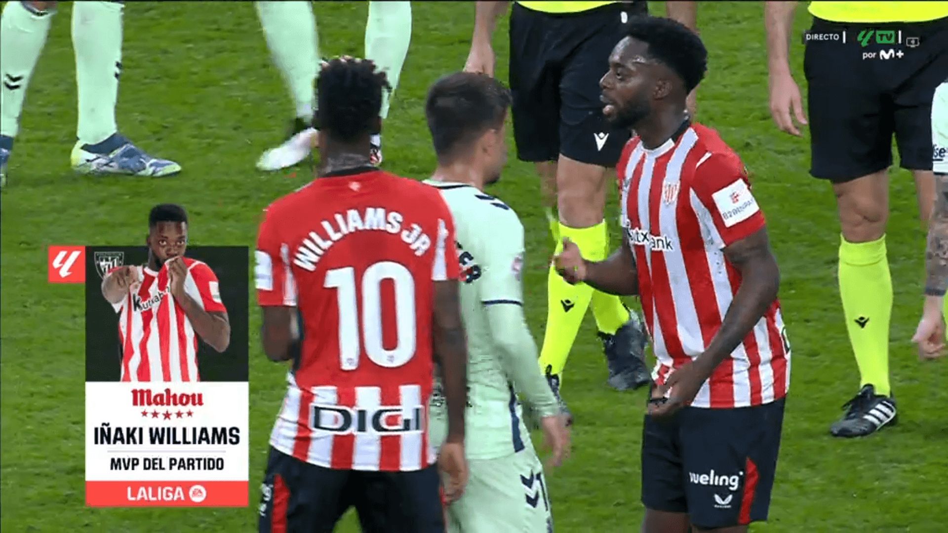  Iñaki Williams y Nico Williams, enfadados tras el partido.