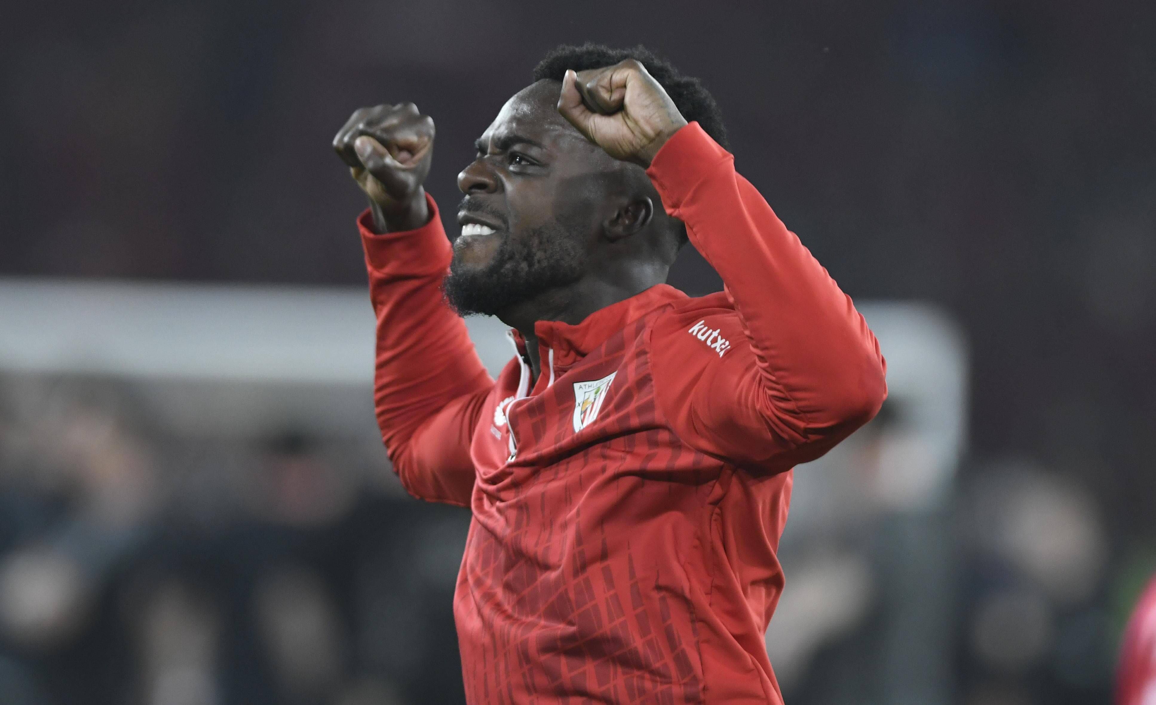 Iñaki Williams celebra el título de Copa.