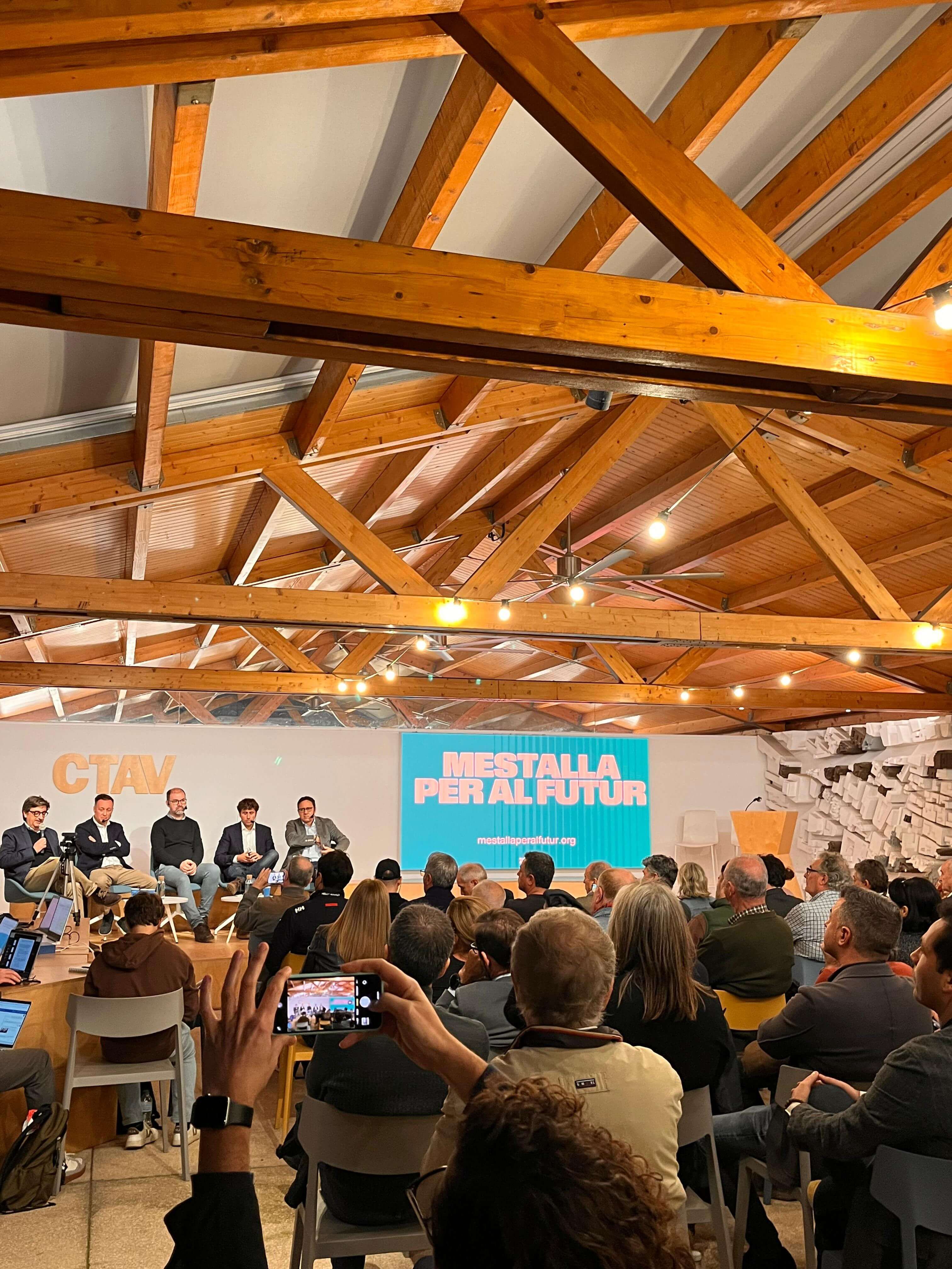 Ingenieros, arquitectos y economistas hablan del Mestalla