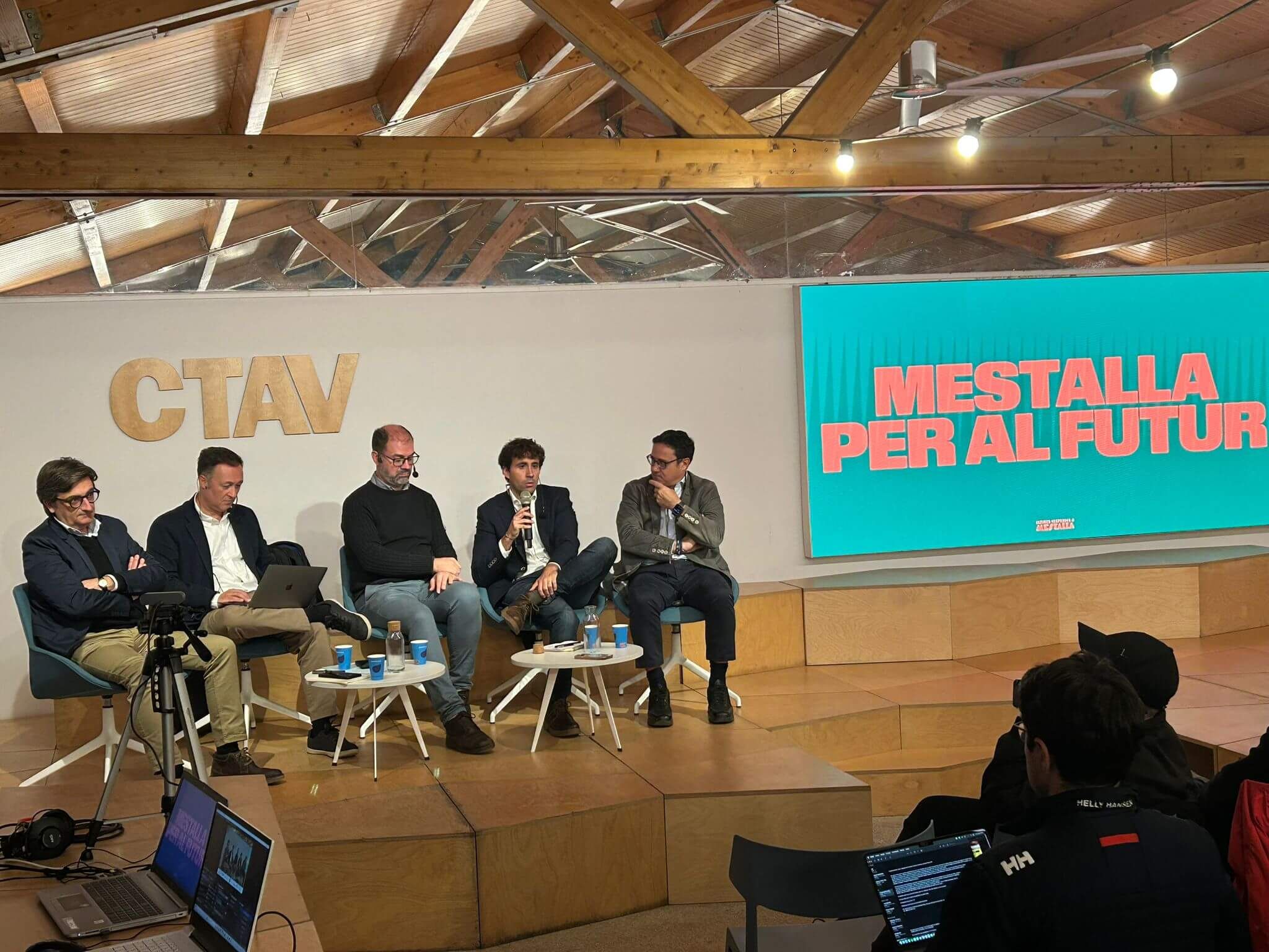 Ingenieros, arquitectos y economistas hablan del Mestalla