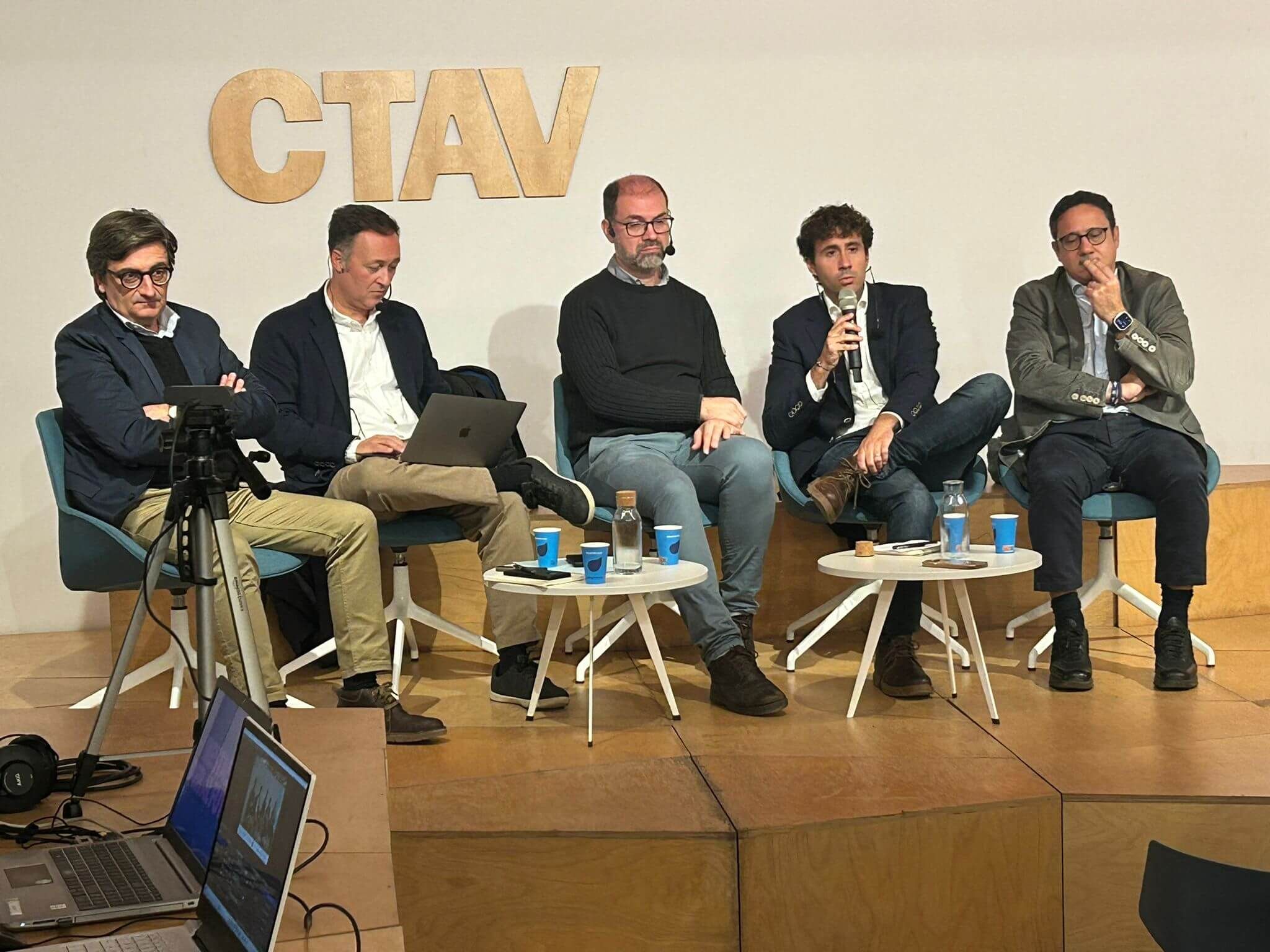 Ingenieros, arquitectos y economistas hablan del Mestalla