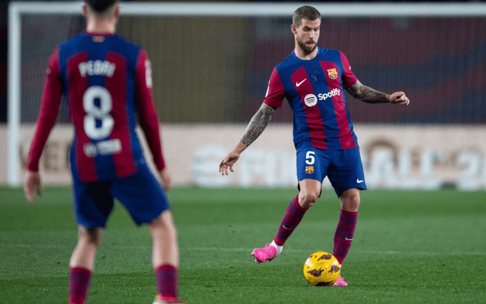Íñigo Martínez, en un partido con el Barça.