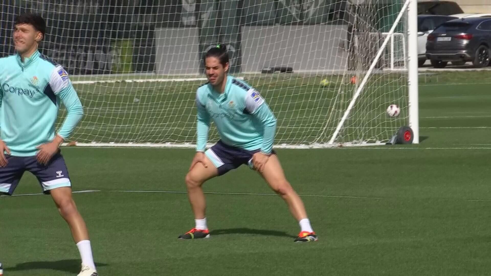  Isco, como un toro en el entrenamiento de este miércoles.