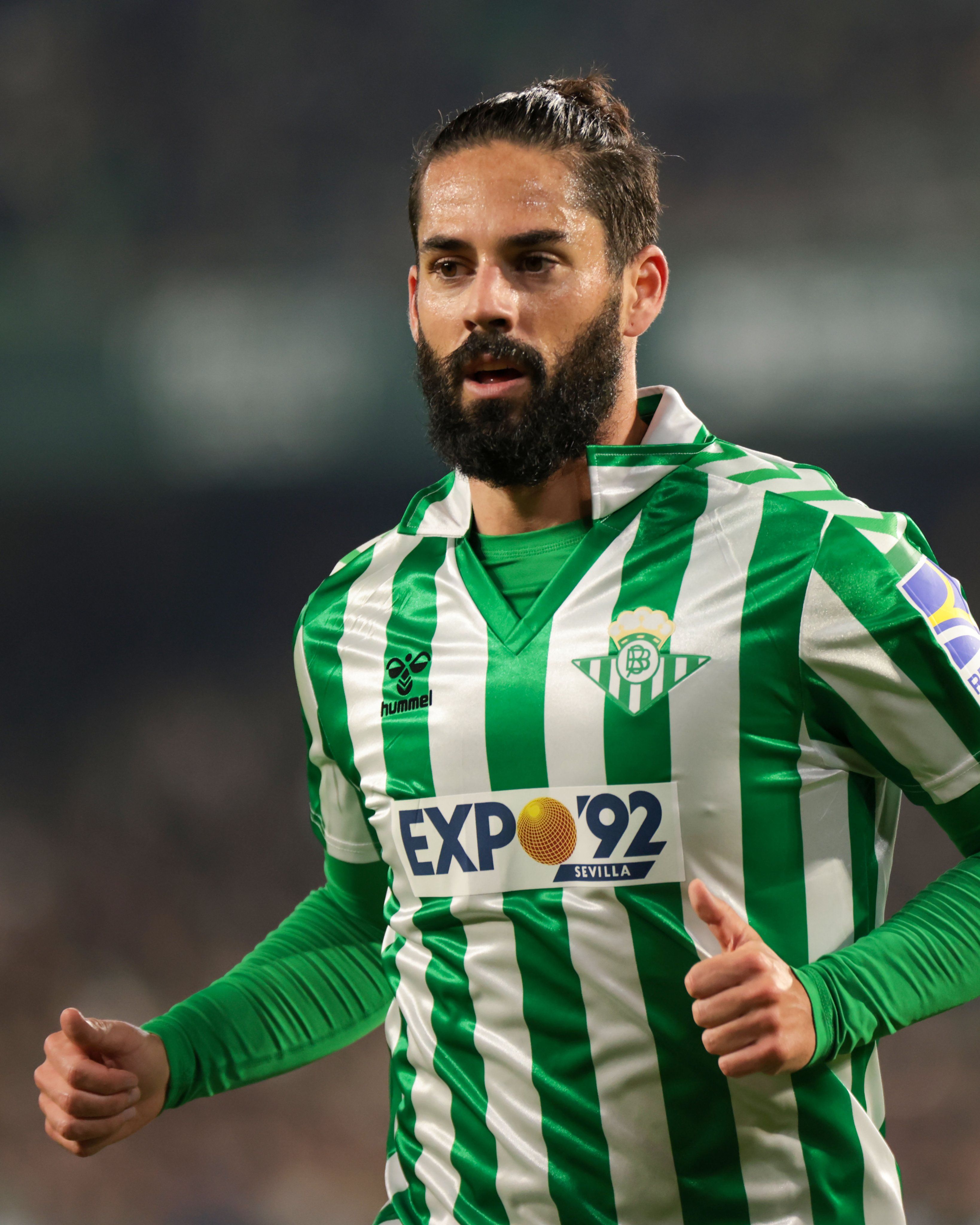 Isco, con la camiseta retro Hummel del Real Betis. (LALIGA)
