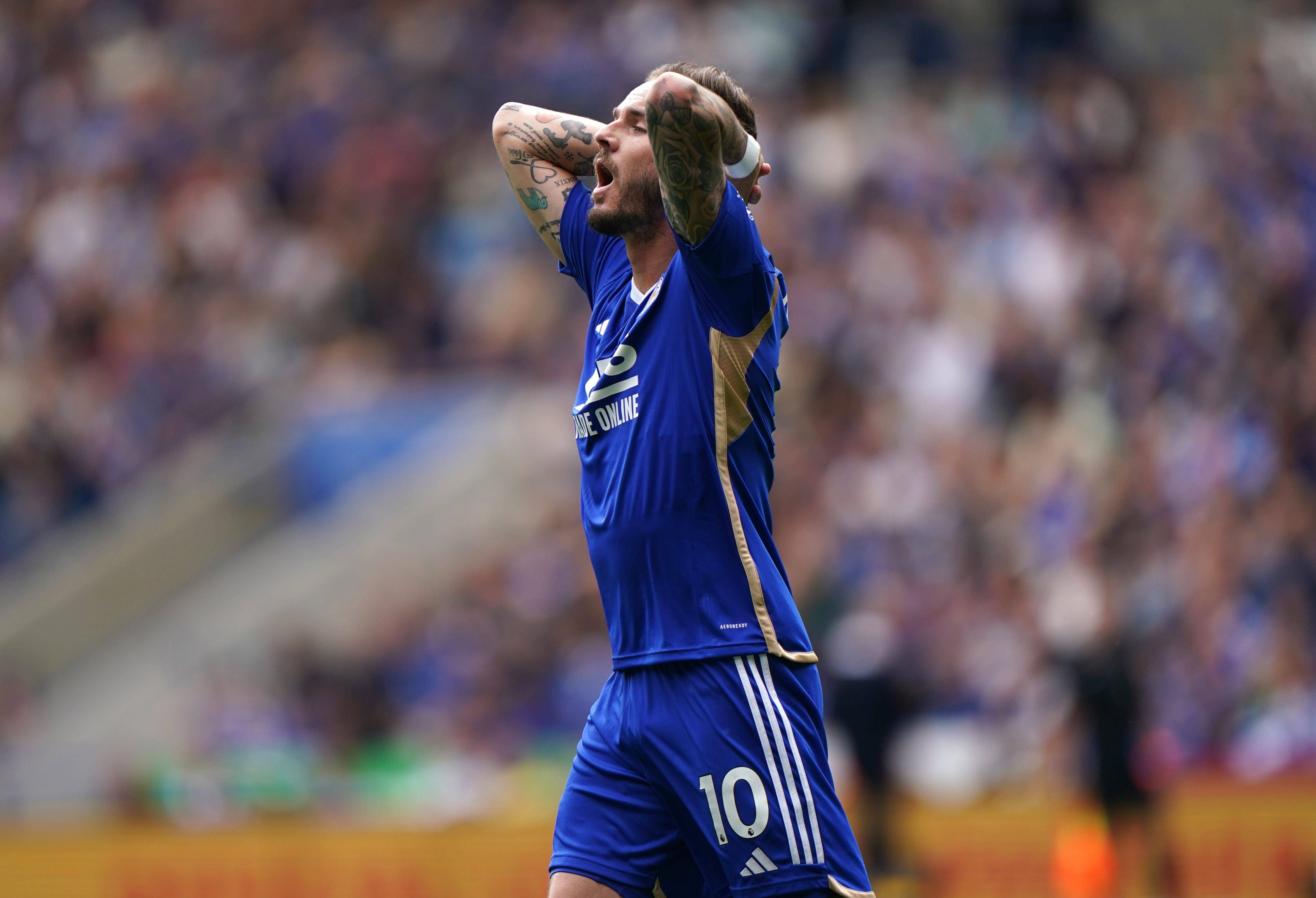  James Maddison se lamenta tras el descenso del Leicester.