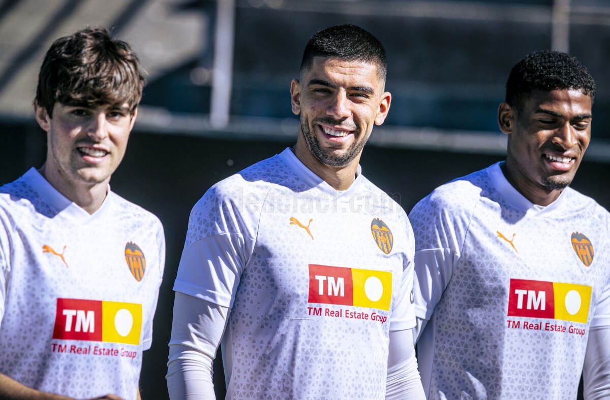  Javi Guerra, Cenk Özkacar y Cristhian Mosquera.