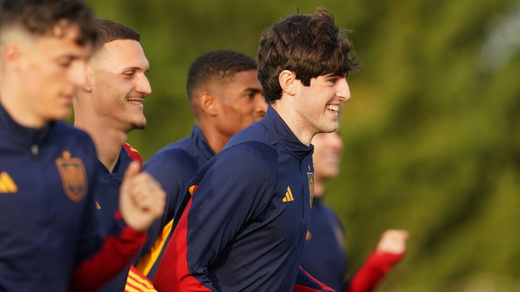  Javi Guerra durante un entrenamiento con la selección sub21 (Fuente: @SeFutbol)