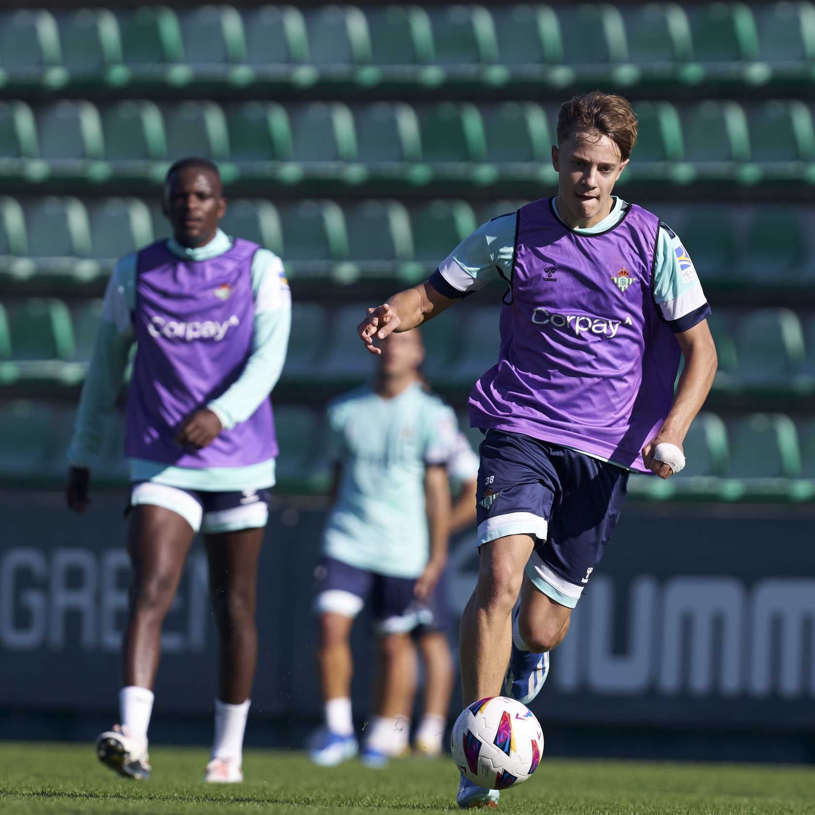 Jesús Rodríguez, entrenando con el primer equipo del Betis