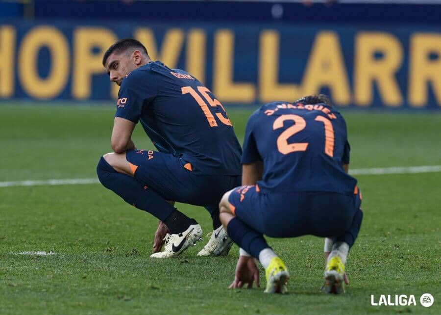  Jesús Vázquez y Cenk se lamentan tras la derrota (Foto: LALIGA9.