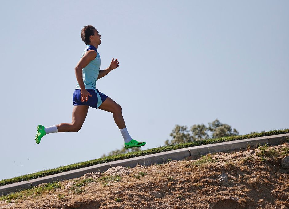 Joao Félix sube la temida cuesta de Los Ángeles de San Rafael.