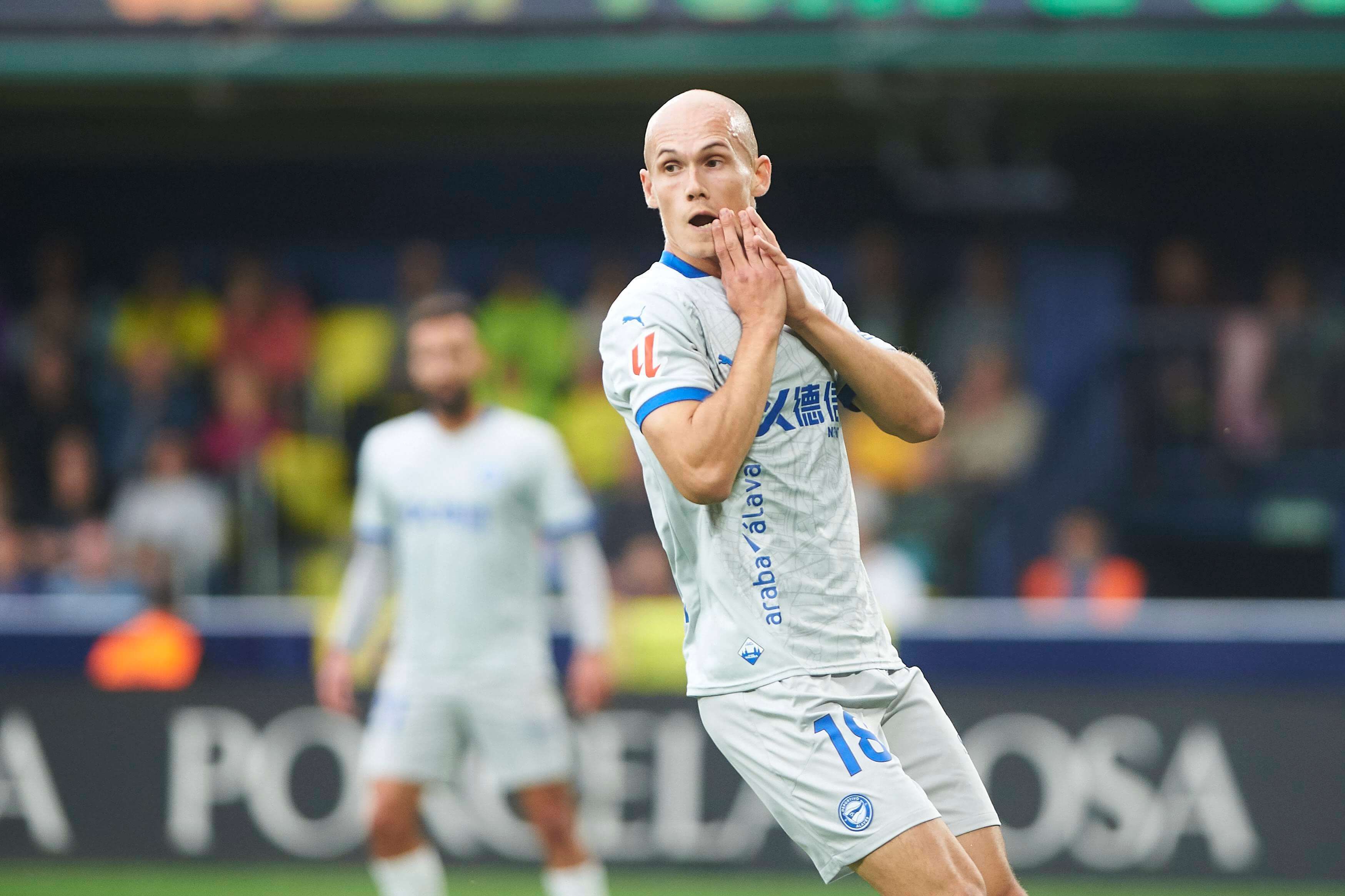  Jon Guridi se lamenta durante un partido del Alavés.
