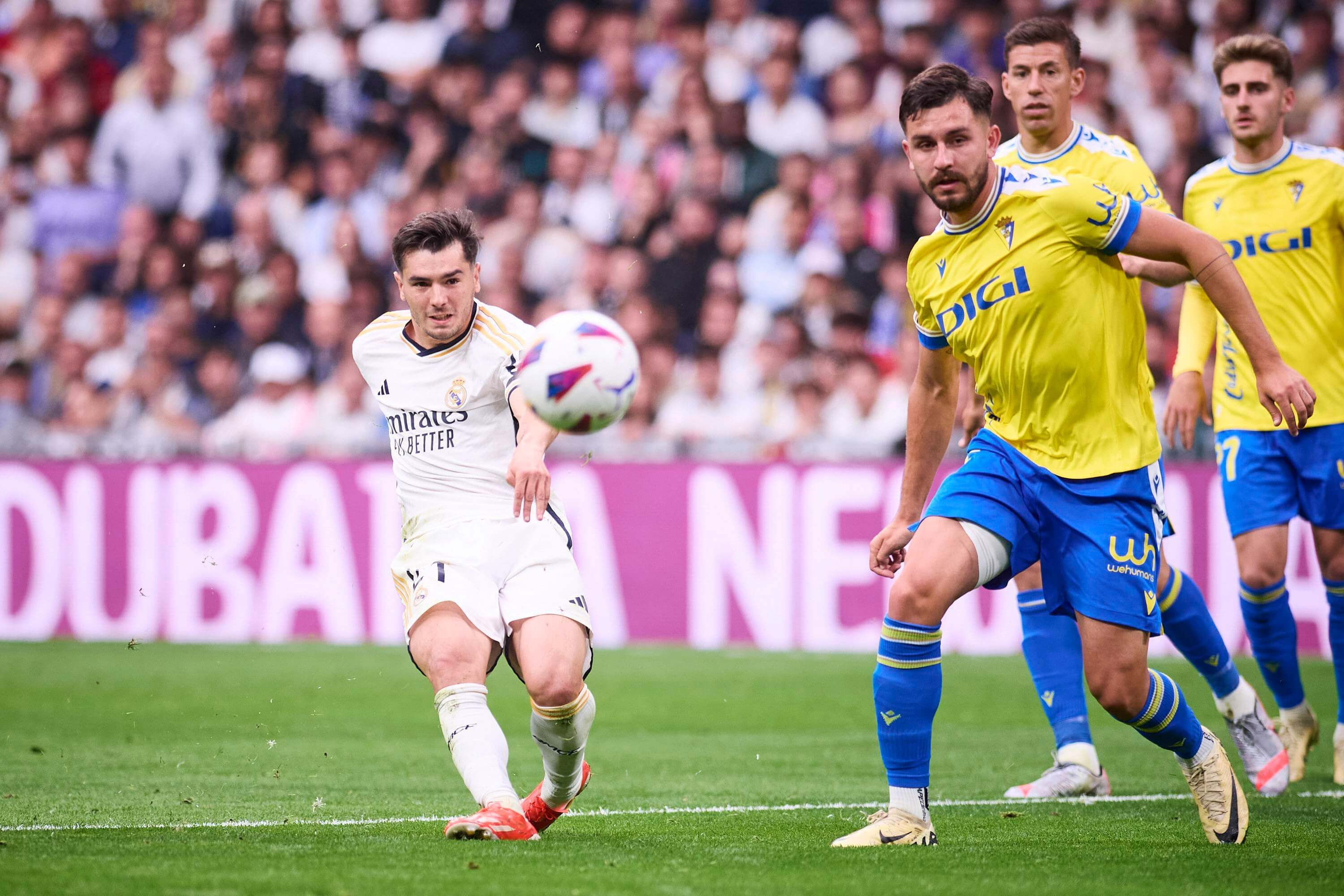  Brahim Díaz en el momento de su gol ante el Cádiz (Cordon Press)