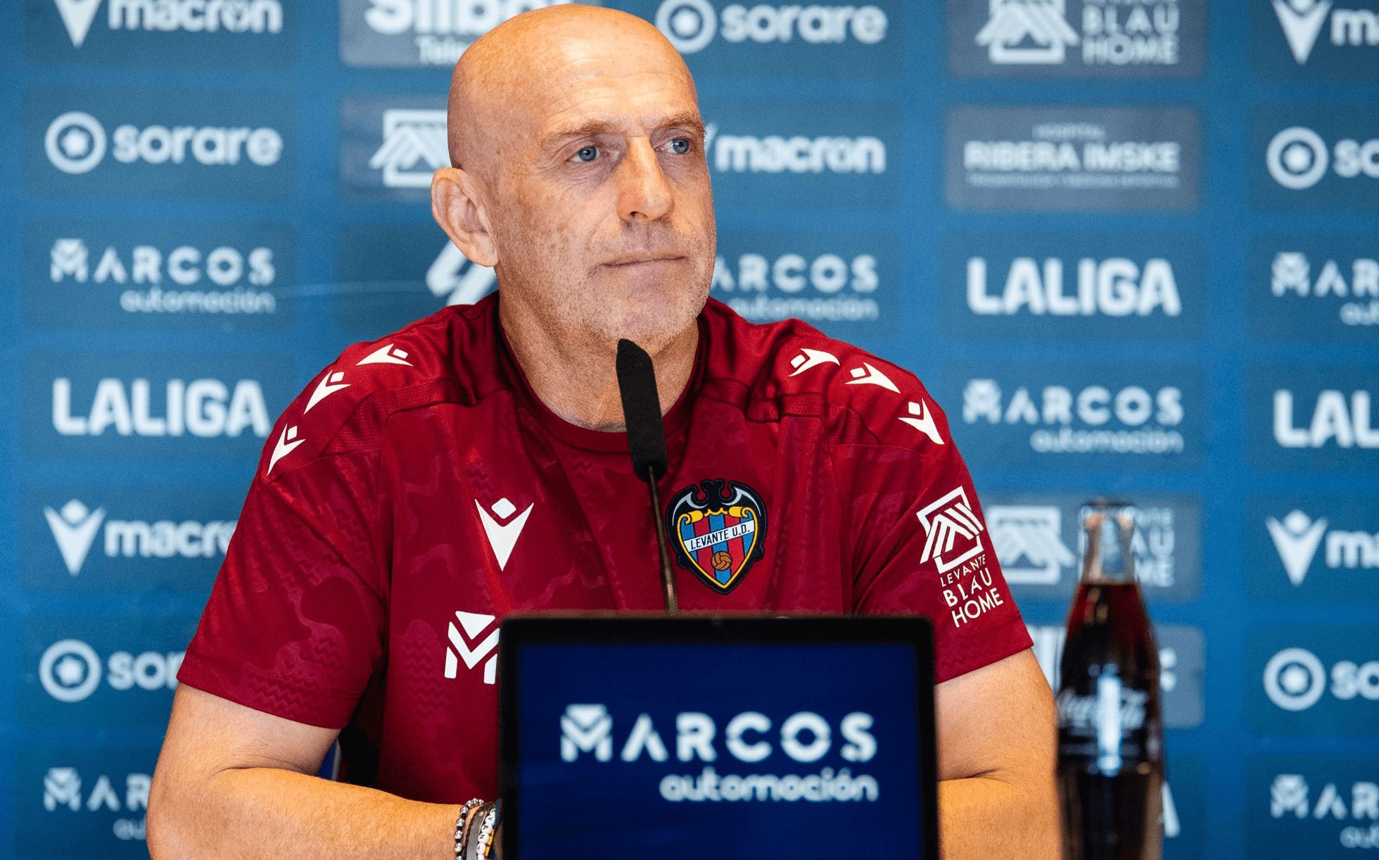  Julián Calero, técnico del Levante, tuvo que suspender el entrenamiento y la rueda de prensa