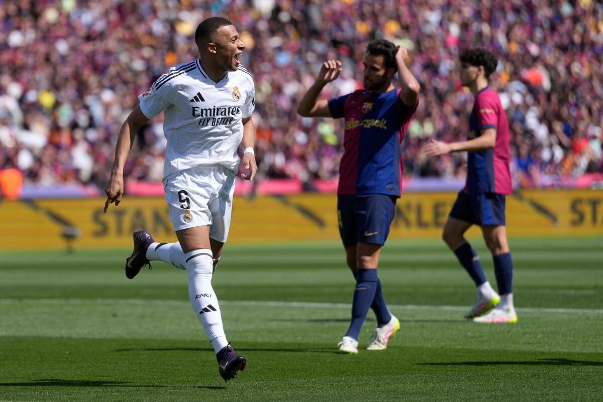  Kylian Mbappé celebra uno de sus goles en el Clásico Barcelona-Real Madrid.