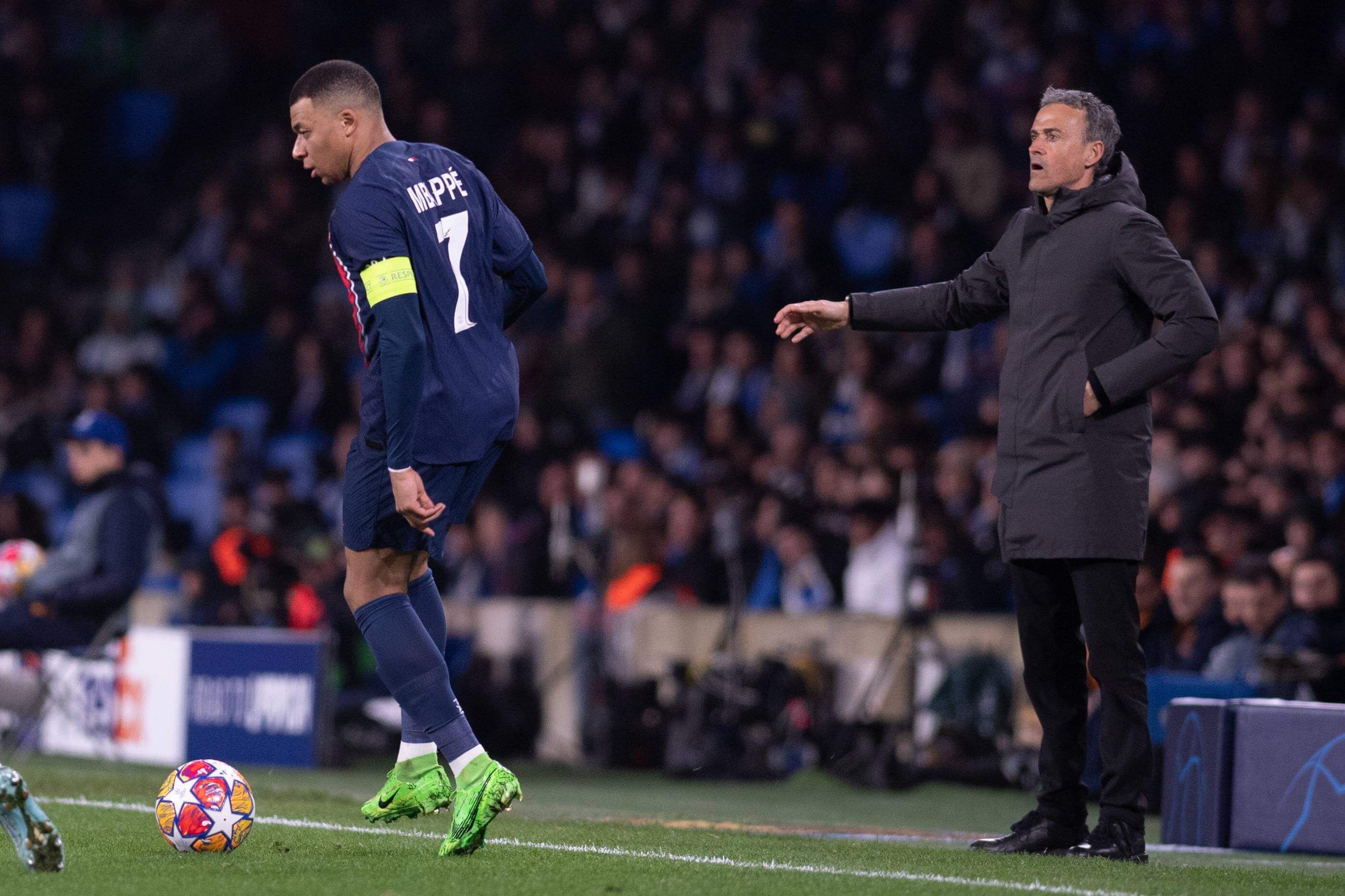 Kylian Mbappé, delante de Luis Enrique en la Real Sociedad-PSG..