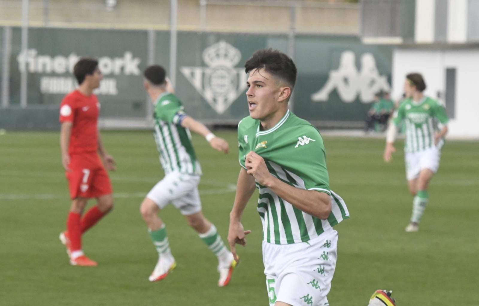 La celebración de Dani Pérez en el derbi juvenil
