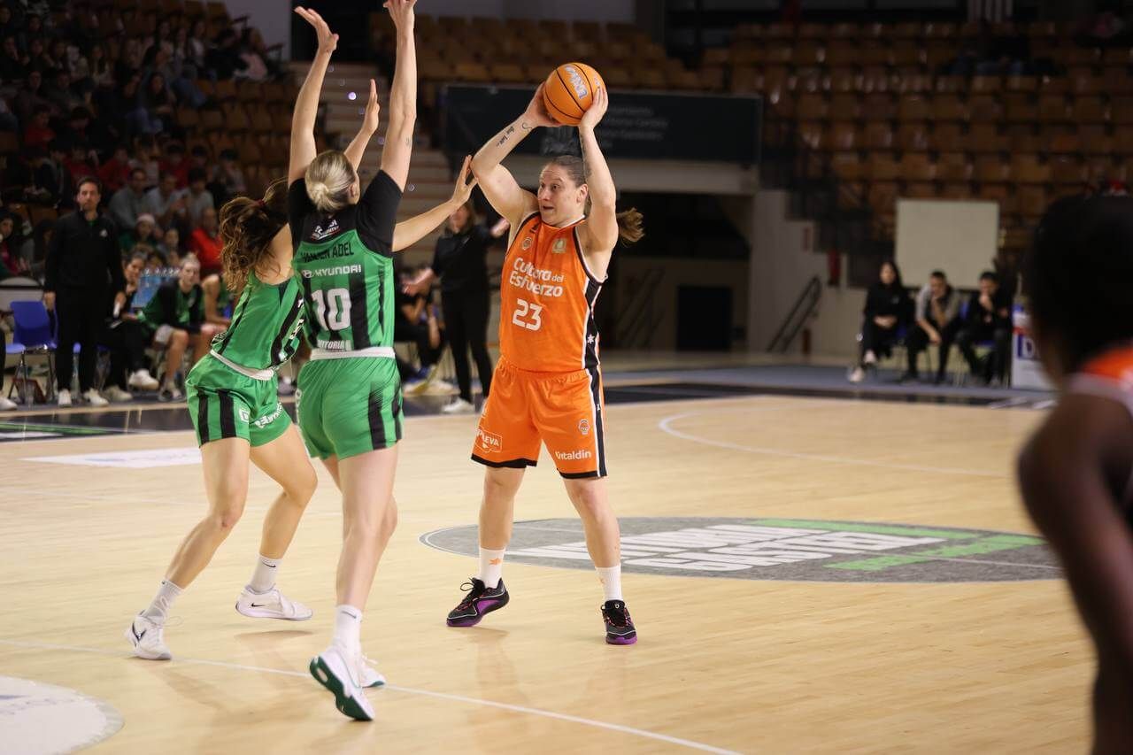  La décima victoria para el Valencia Basket en LF Endesa llega en Vitoria (67-76)