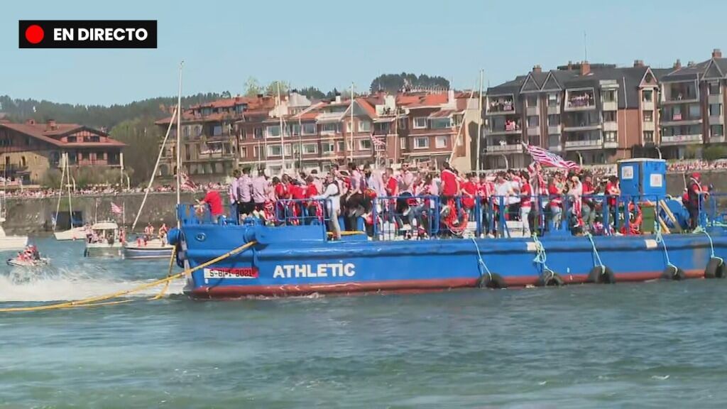  La Gabarra comienza su recorrido por la ría de Bilbao.