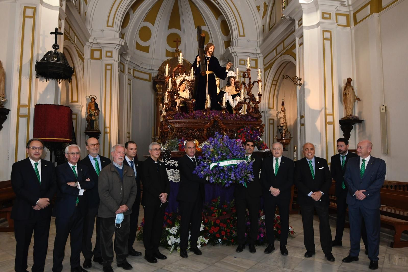  La ofrenda floral del Betis a La Misión