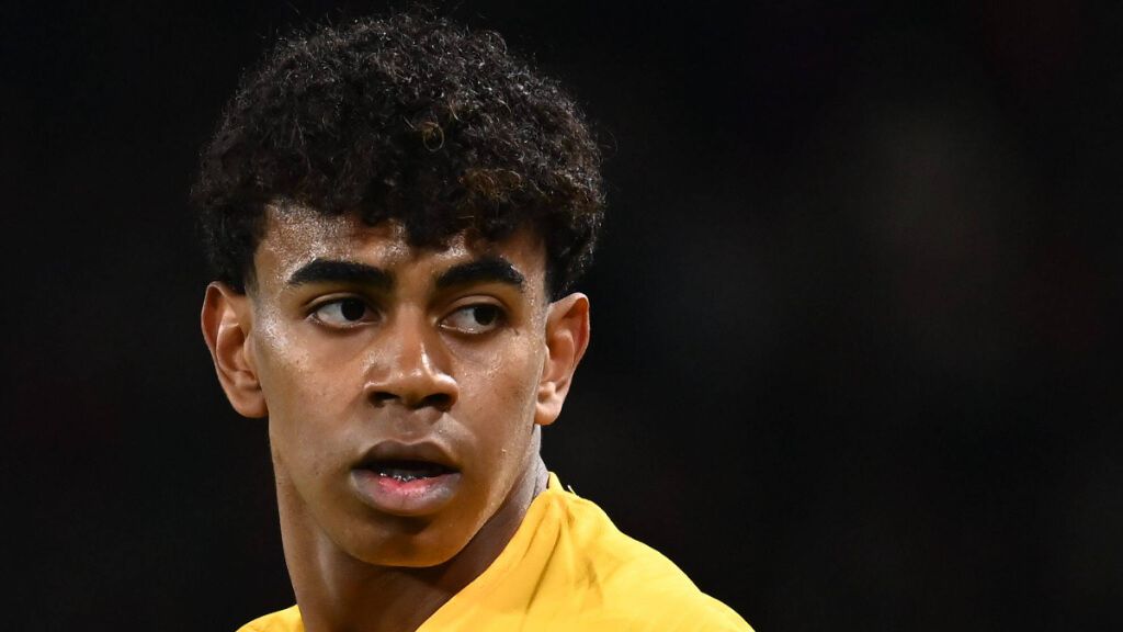  Lamine Yamal, durante el partido ante el PSG (Fuente: Cordon Press)